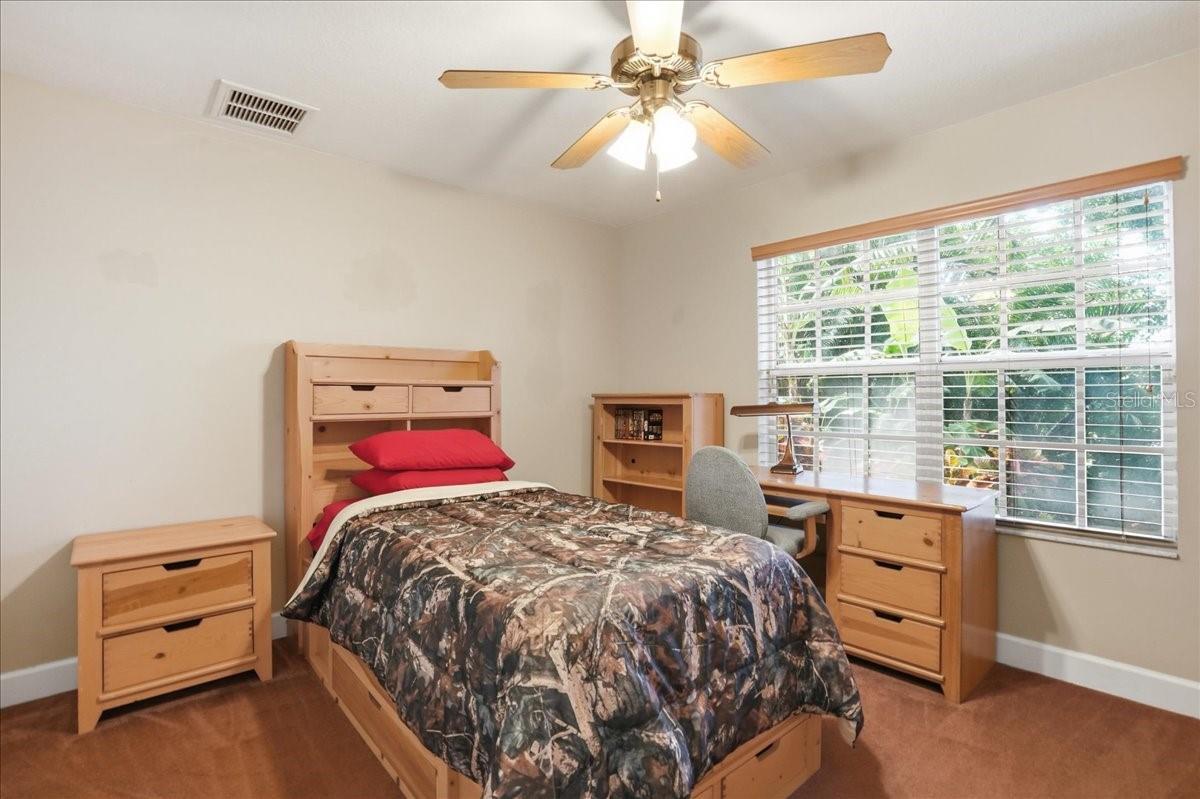 860 SAND PINE DR NE, ST PETERSBURG, FL, 33703