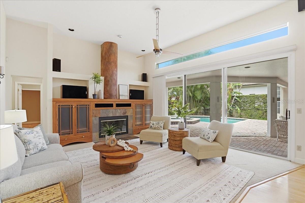 860 SAND PINE DR NE, ST PETERSBURG, FL, 33703