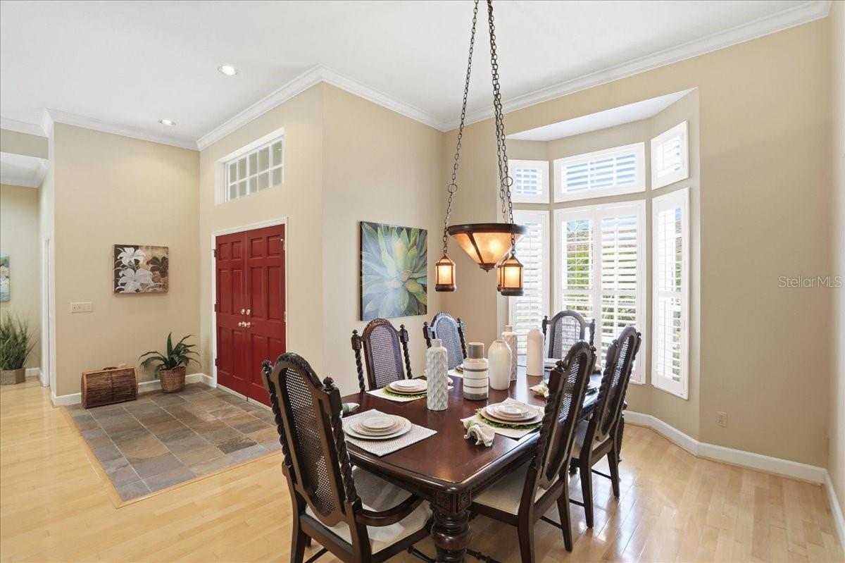 860 SAND PINE DR NE, ST PETERSBURG, FL, 33703