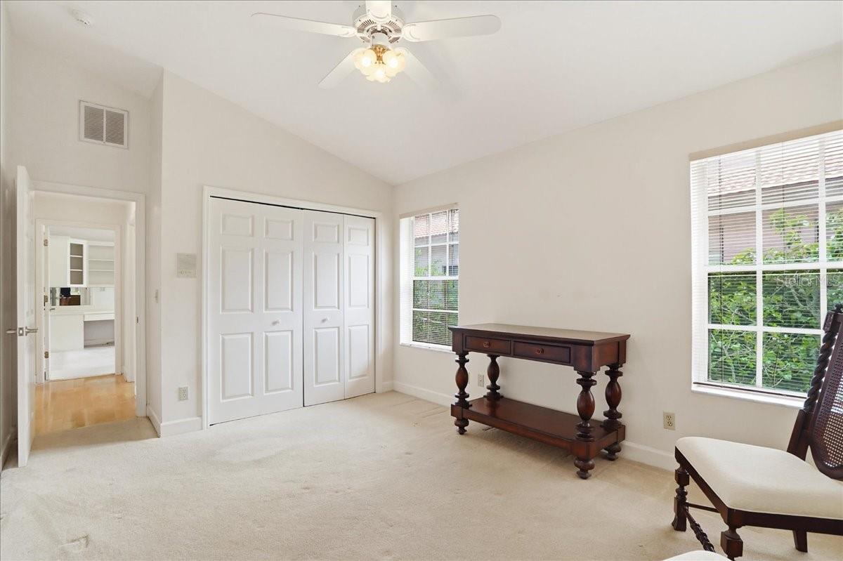860 SAND PINE DR NE, ST PETERSBURG, FL, 33703