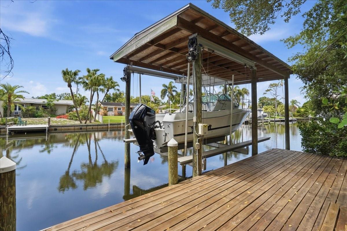 860 SAND PINE DR NE, ST PETERSBURG, FL, 33703