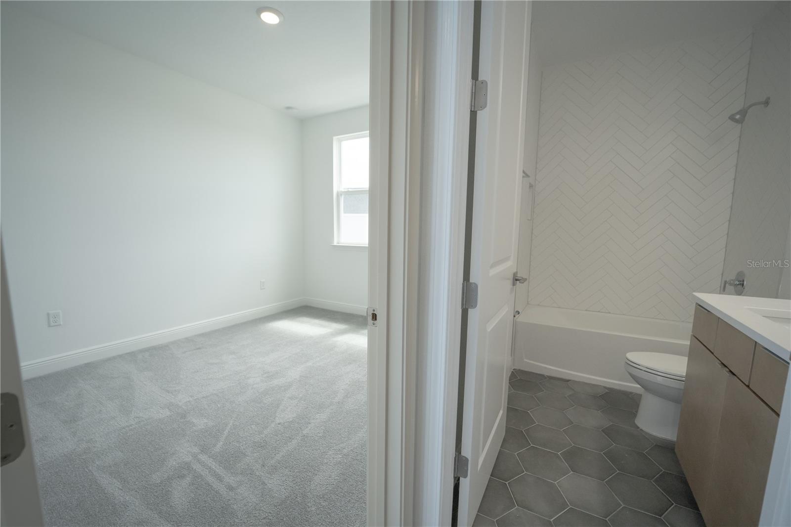 9856 SHARPLESS ALY, ORLANDO, FL, 32827