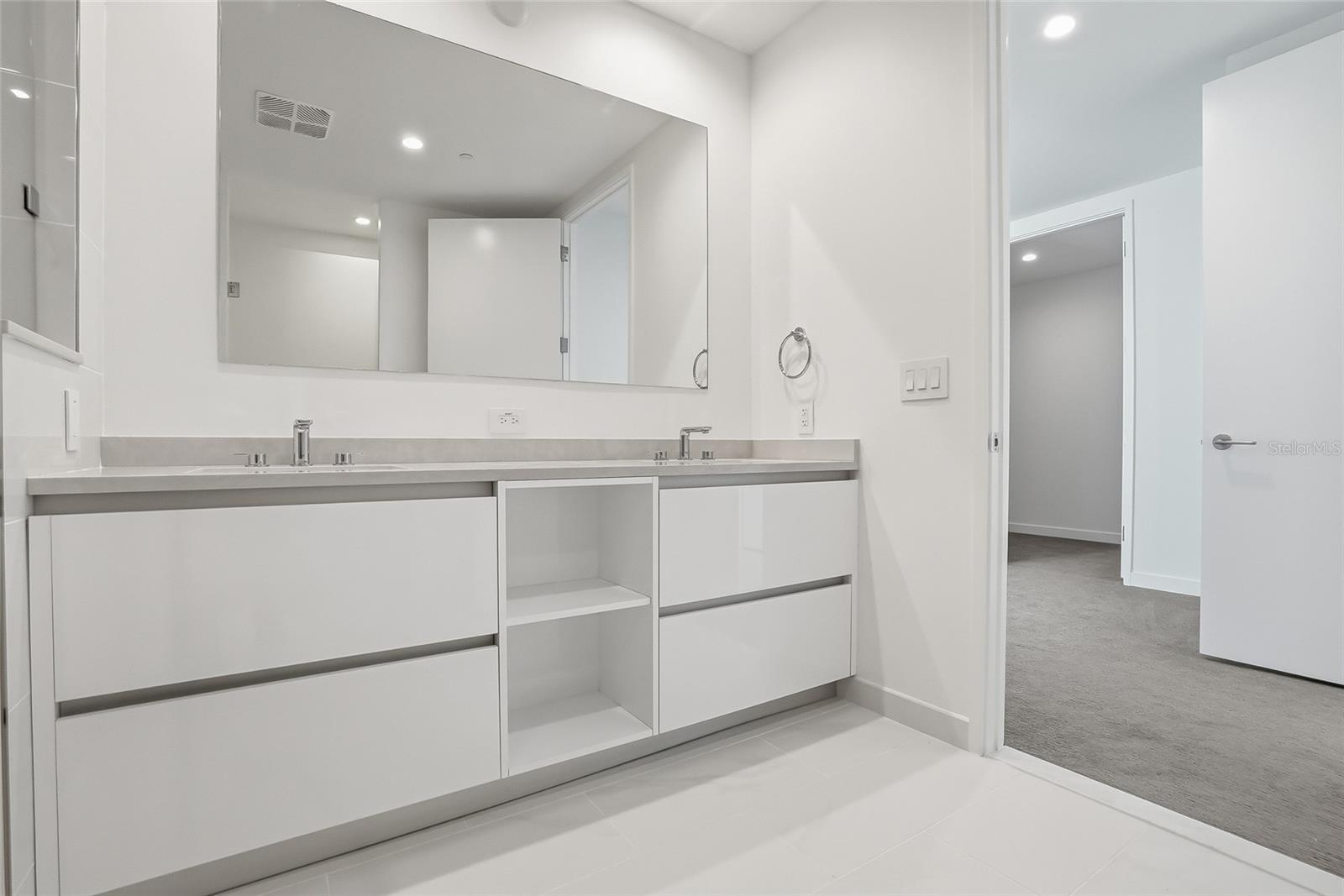 400 CENTRAL AVE #301, ST PETERSBURG, FL, 33701