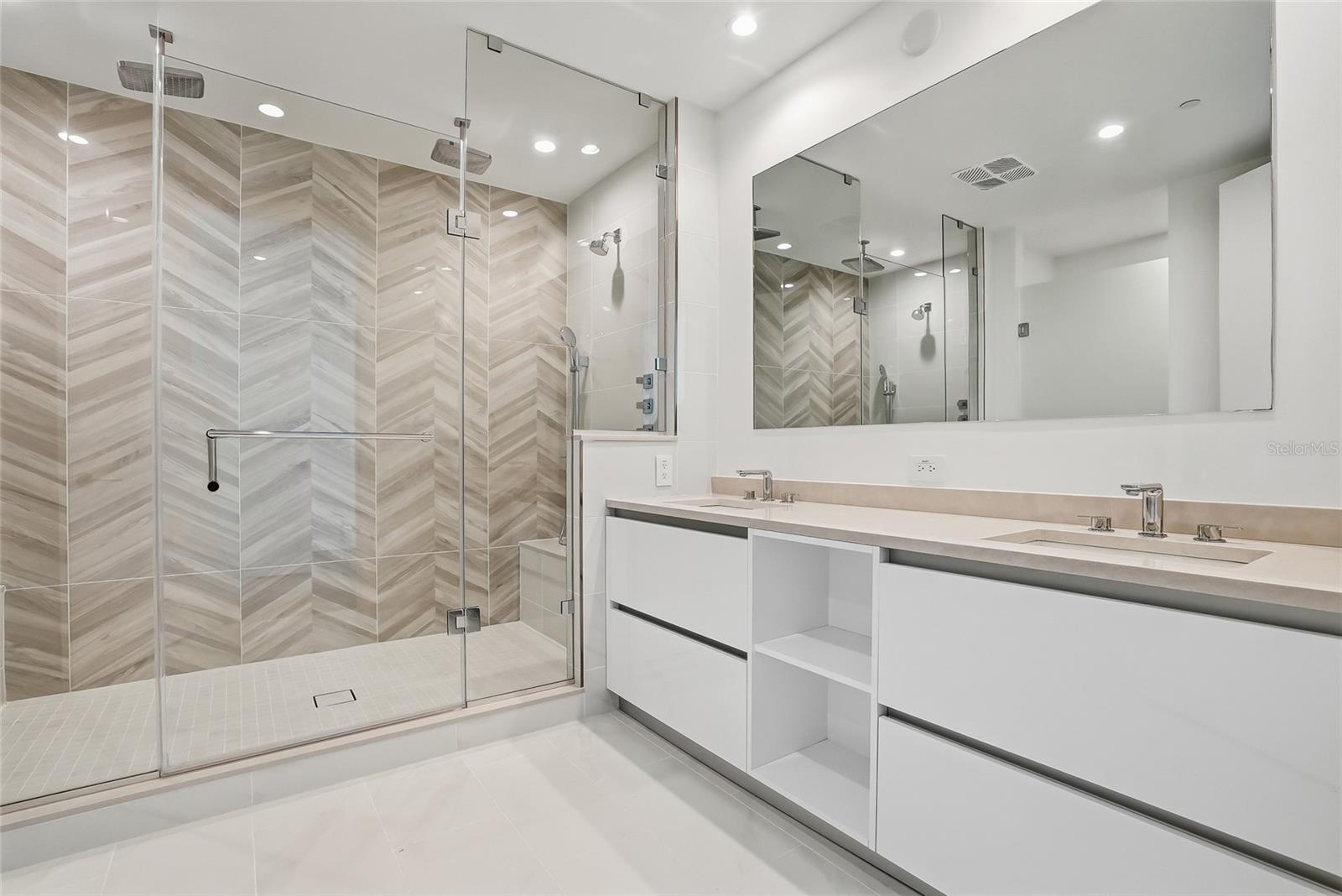 400 CENTRAL AVE #301, ST PETERSBURG, FL, 33701