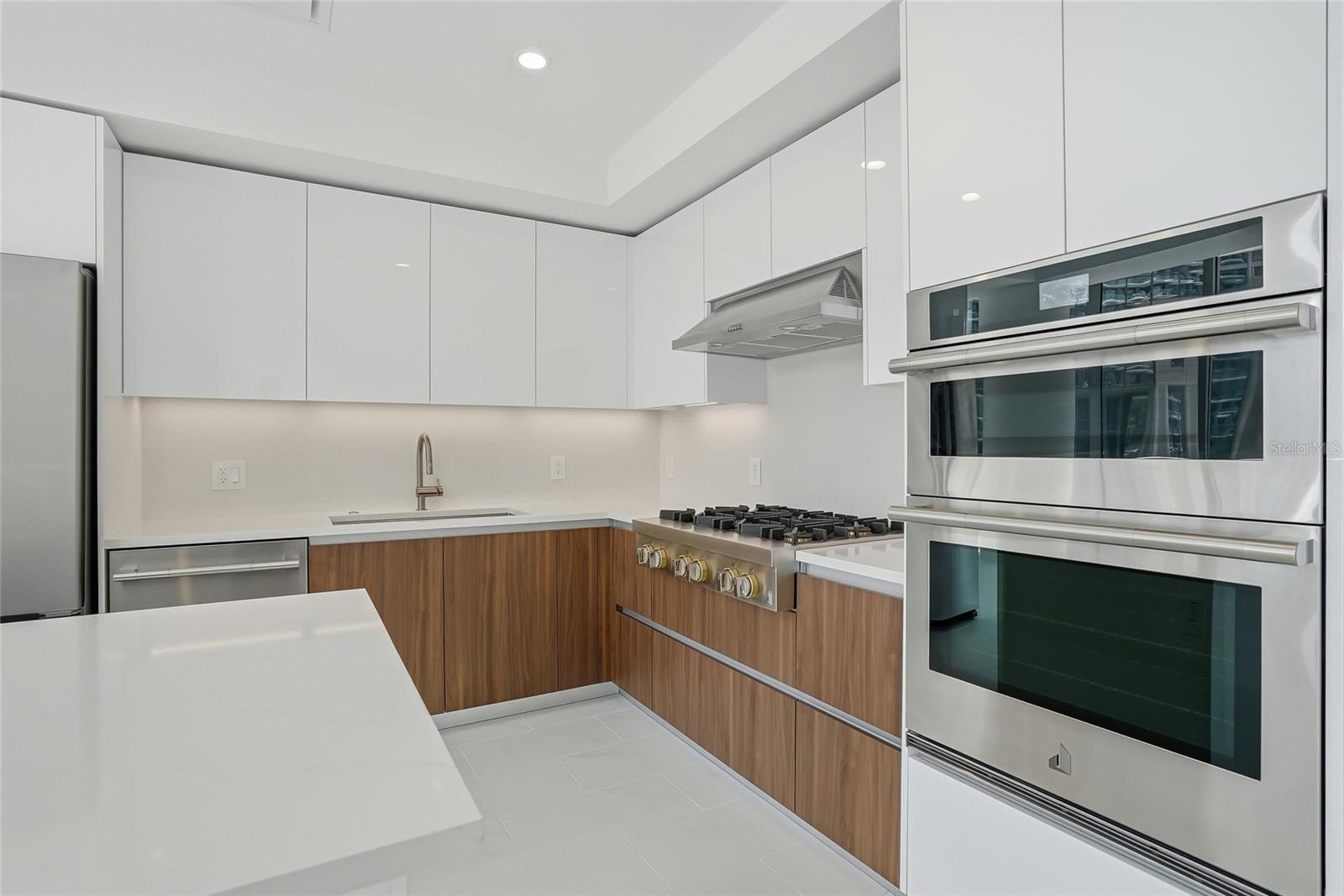 400 CENTRAL AVE #301, ST PETERSBURG, FL, 33701