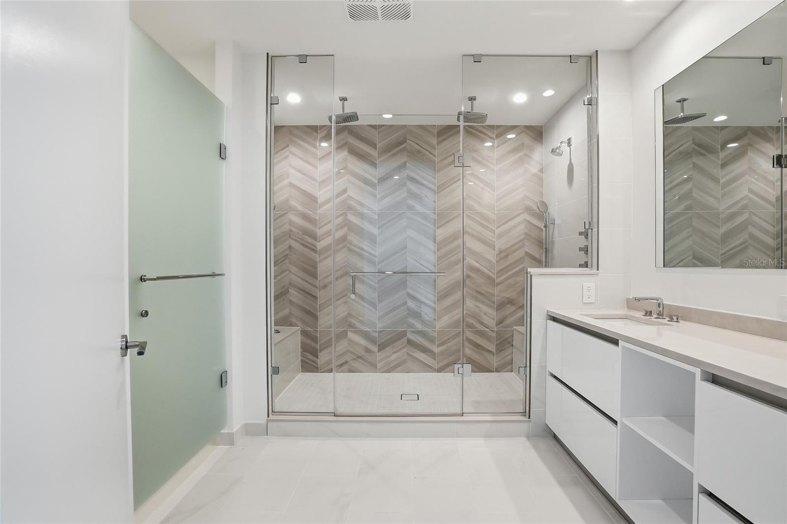 400 CENTRAL AVE #301, ST PETERSBURG, FL, 33701