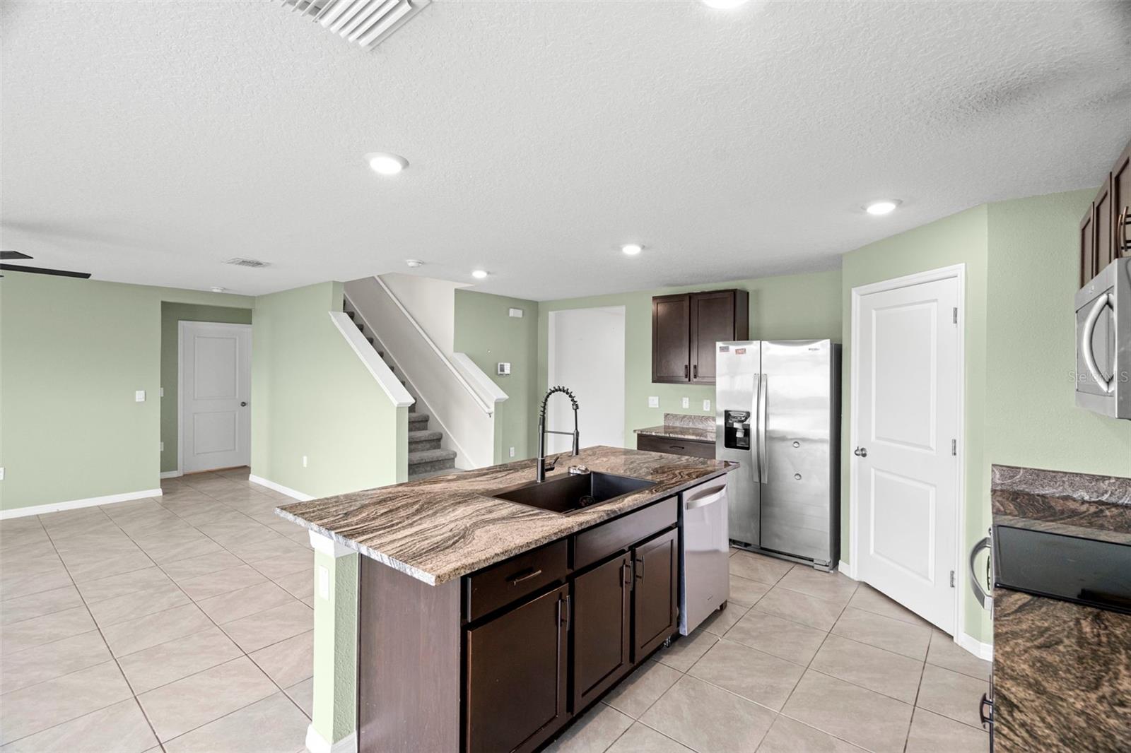 2818 GUMBO LIMBO DR, WIMAUMA, FL, 33598