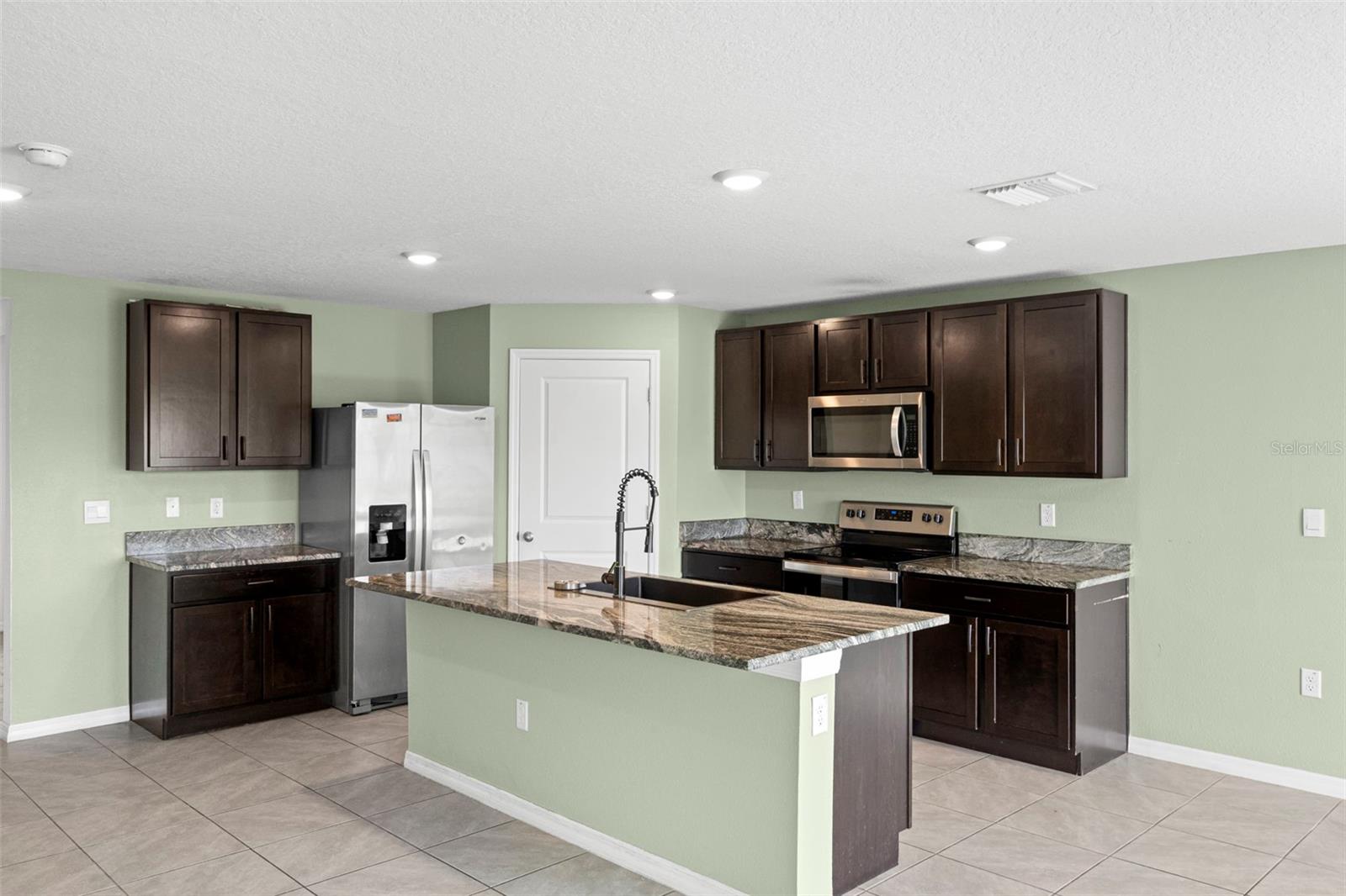2818 GUMBO LIMBO DR, WIMAUMA, FL, 33598