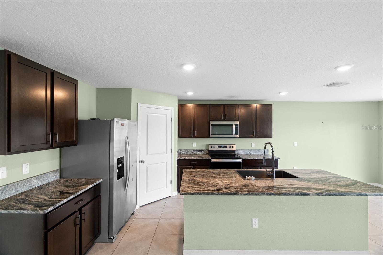2818 GUMBO LIMBO DR, WIMAUMA, FL, 33598