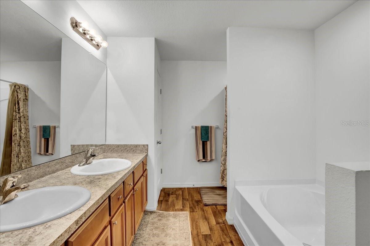 616 CHATHAM WALK DR, RUSKIN, FL, 33570