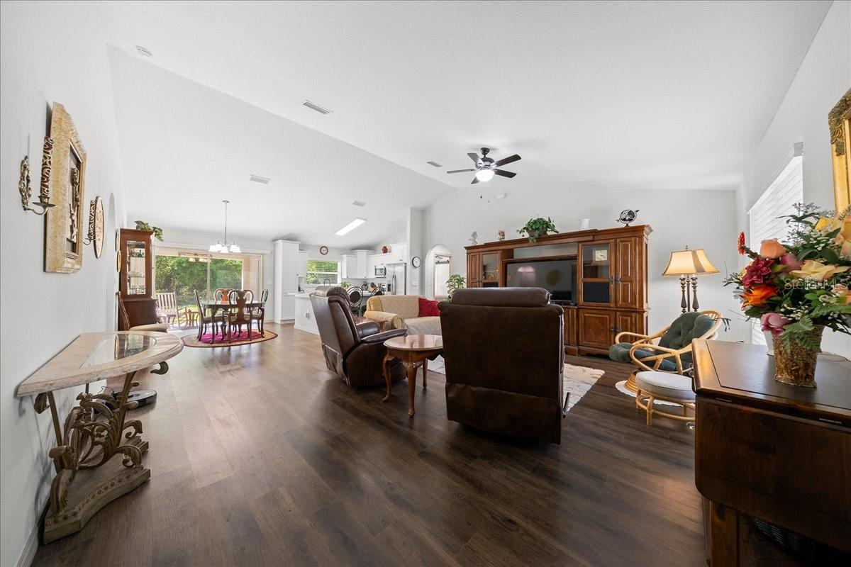 8 GUAVA PASS TRL, OCKLAWAHA, FL, 32179