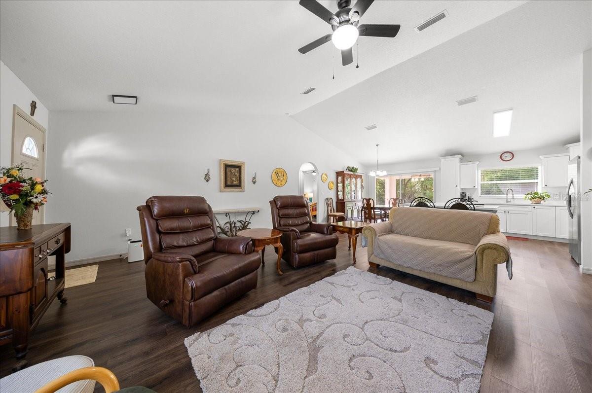 8 GUAVA PASS TRL, OCKLAWAHA, FL, 32179