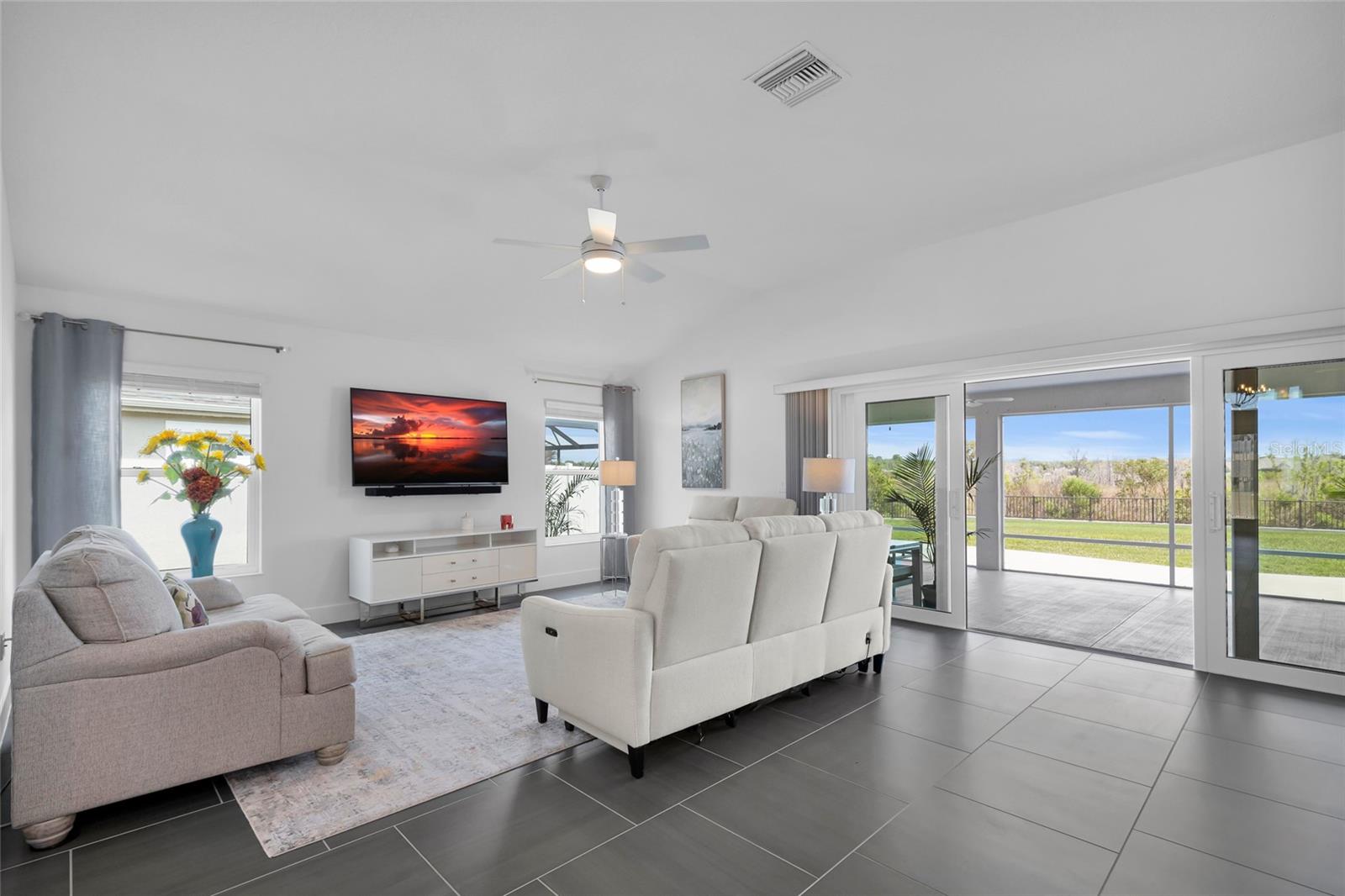 5495 HAWKINS DR, THE VILLAGES, FL, 32163