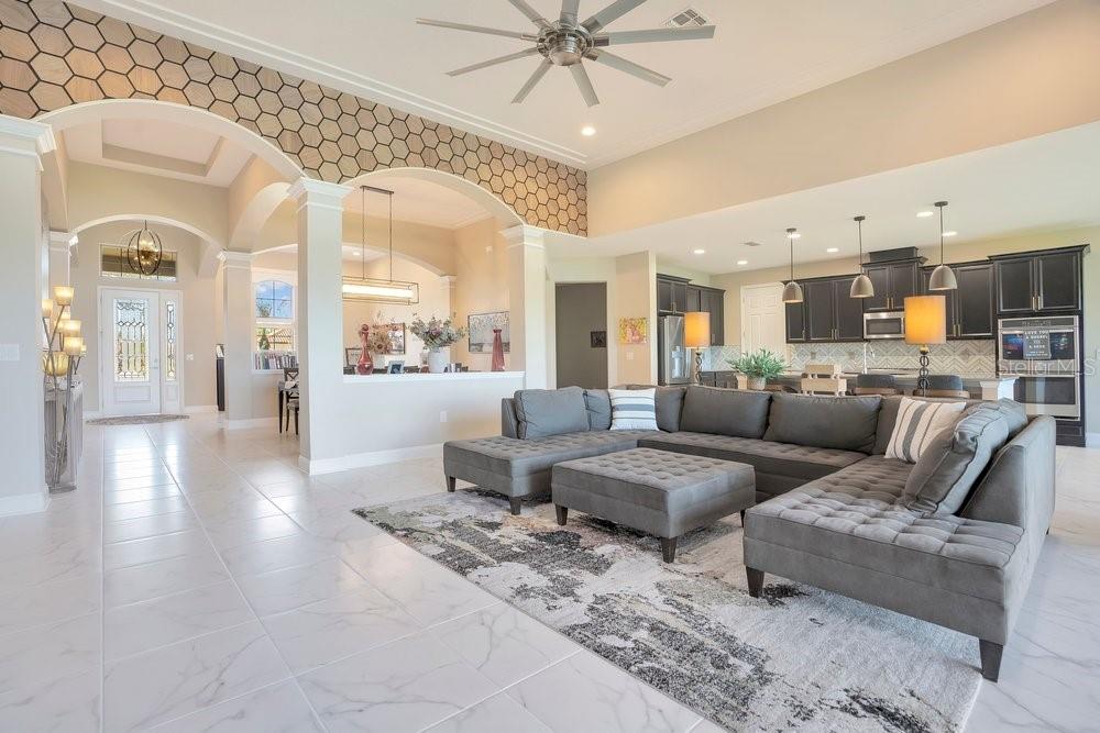 805 RIVIERA BELLA DR, DEBARY, FL, 32713