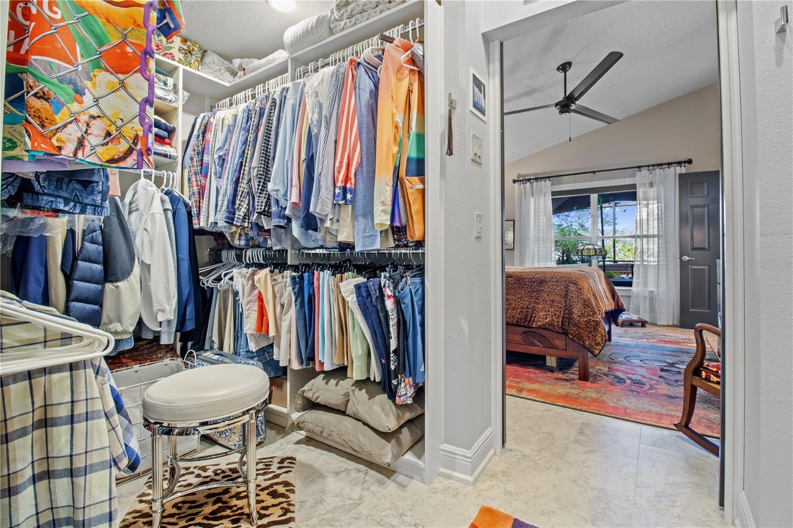 walk in closet (master)