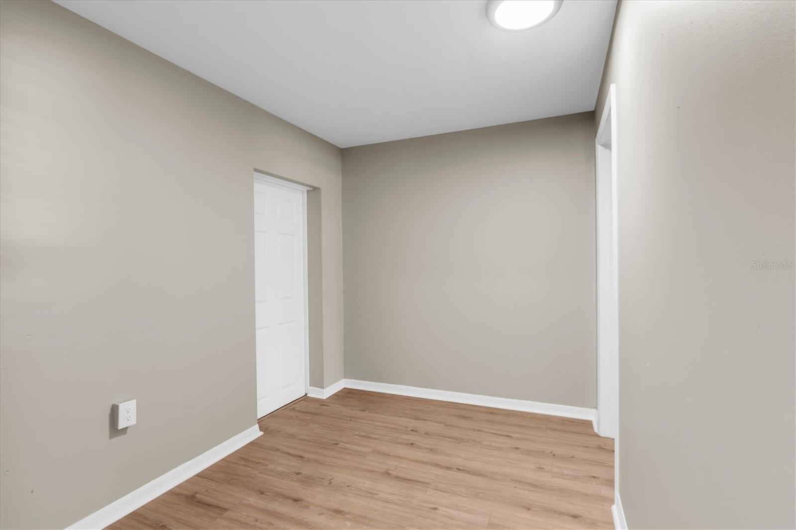 BONUS ROOM! The door to the left is the laundry room