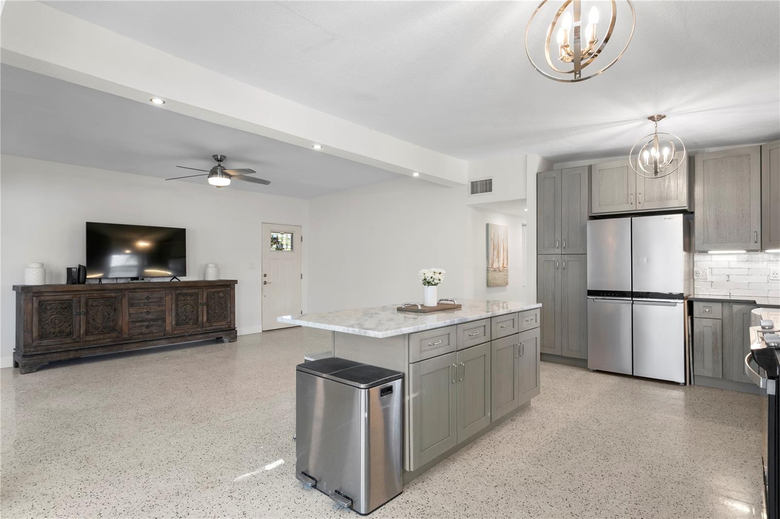 6931 GRANDE VISTA WAY S, ST PETERSBURG, FL, 33707