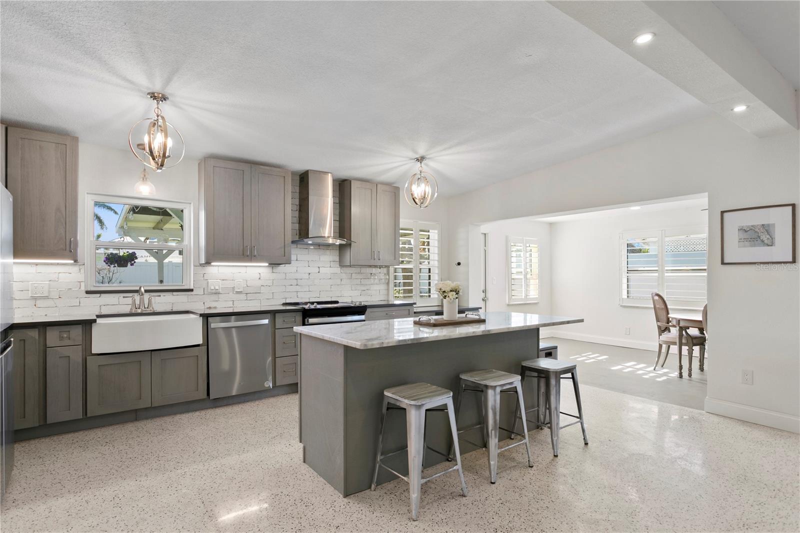 6931 GRANDE VISTA WAY S, ST PETERSBURG, FL, 33707