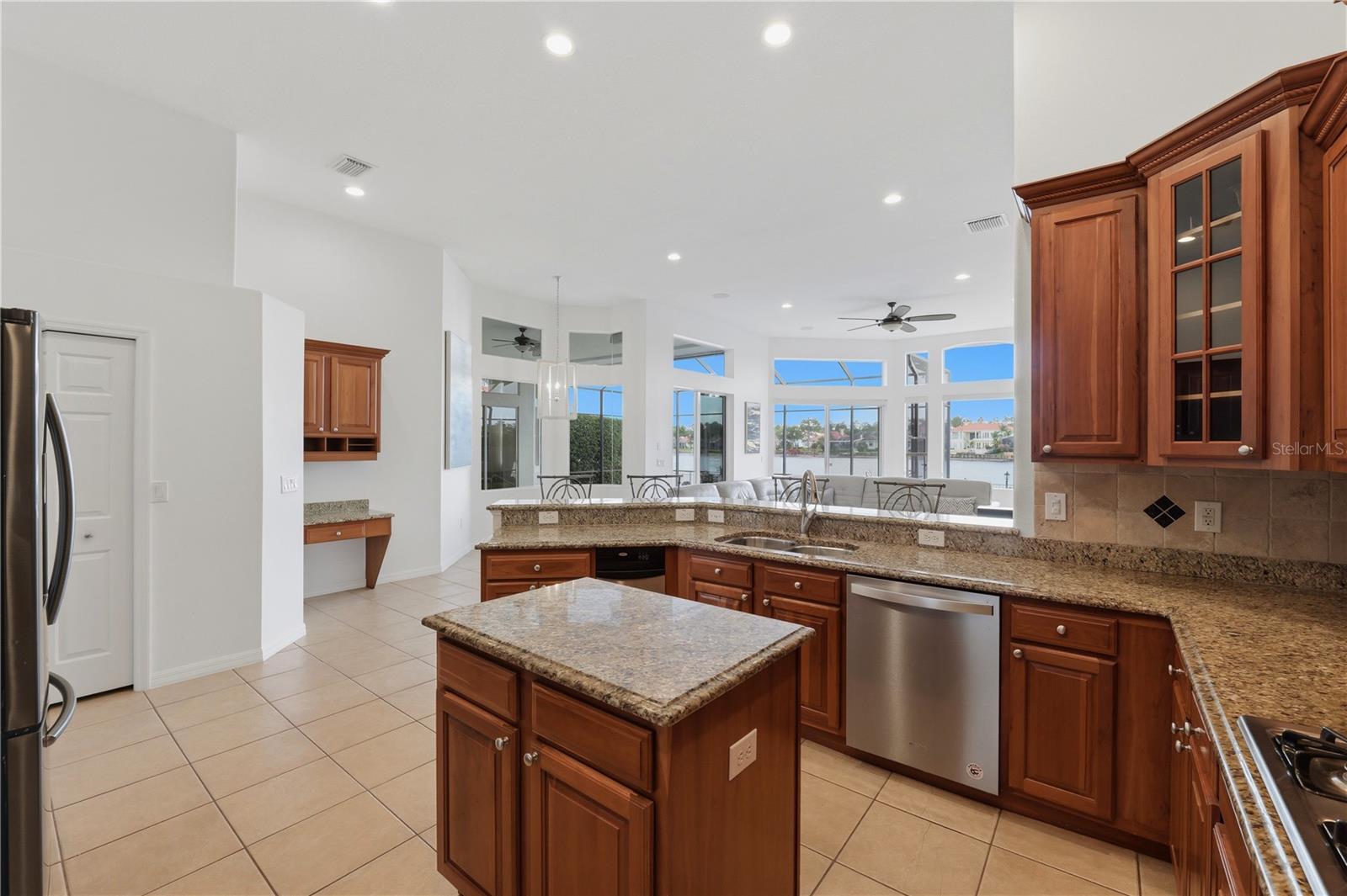 10513 BERMUDA ISLE DR, TAMPA, FL, 33647