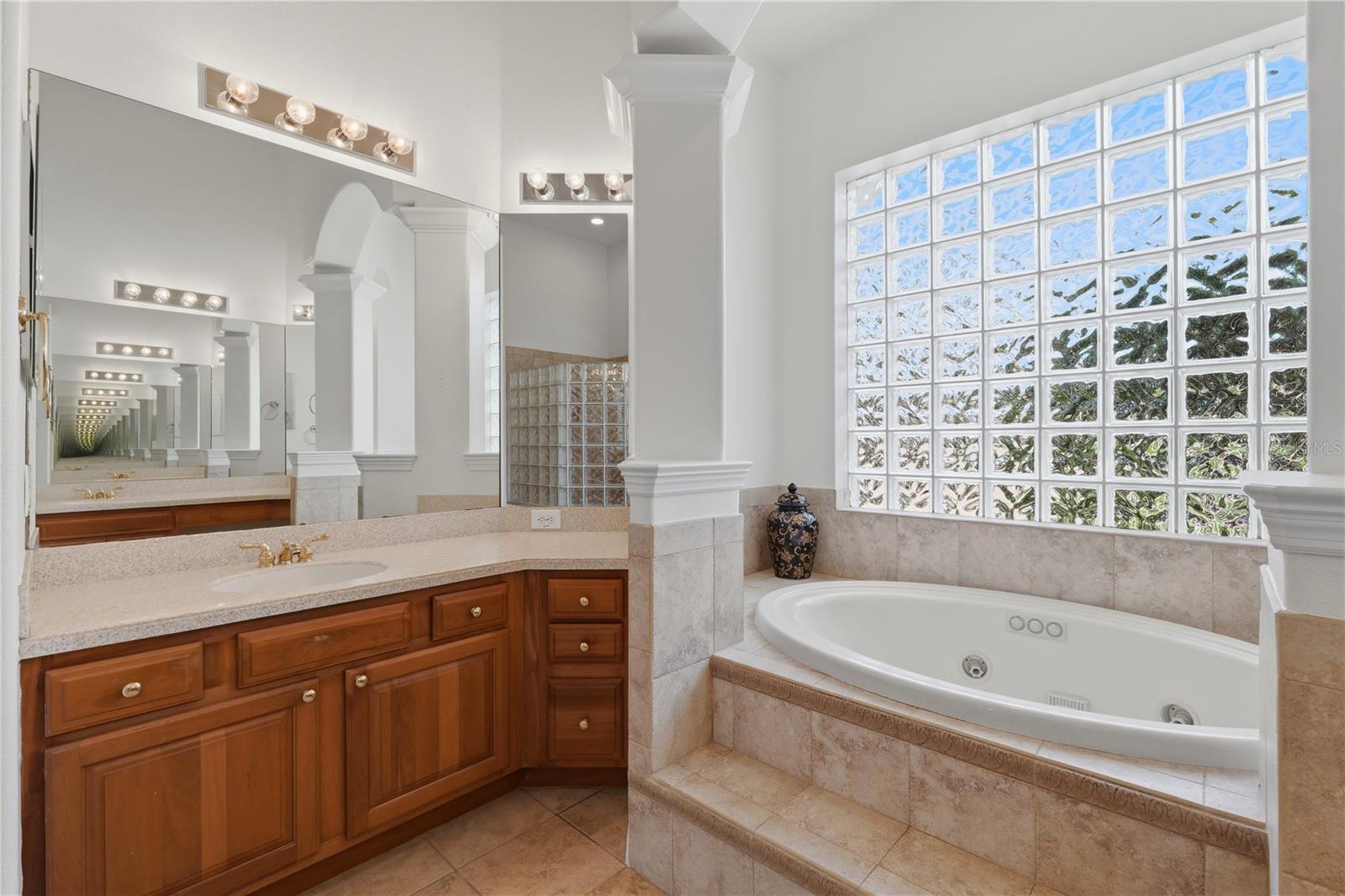 10513 BERMUDA ISLE DR, TAMPA, FL, 33647