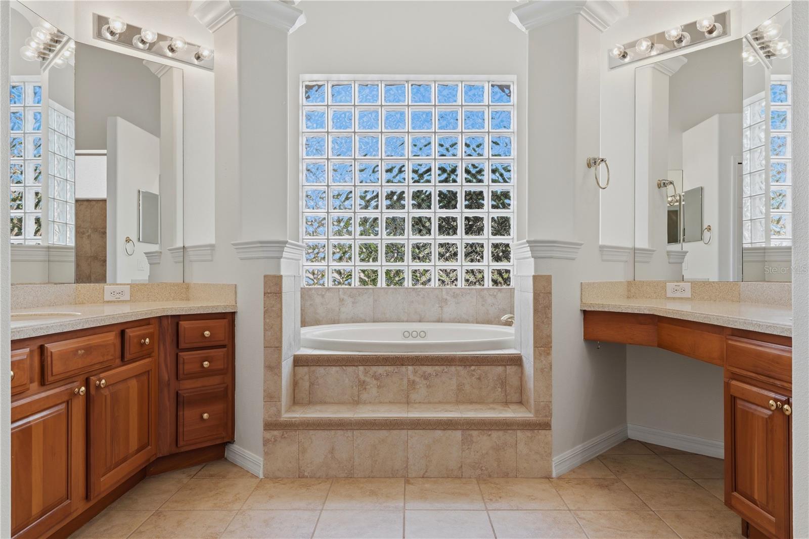 10513 BERMUDA ISLE DR, TAMPA, FL, 33647