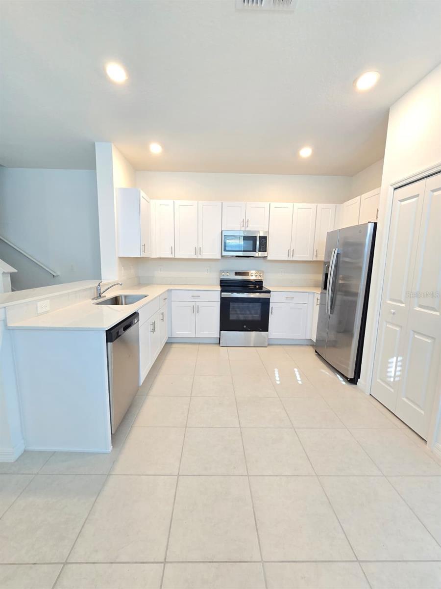 2646 SUNRAY VENUS WAY, RUSKIN, FL, 33570