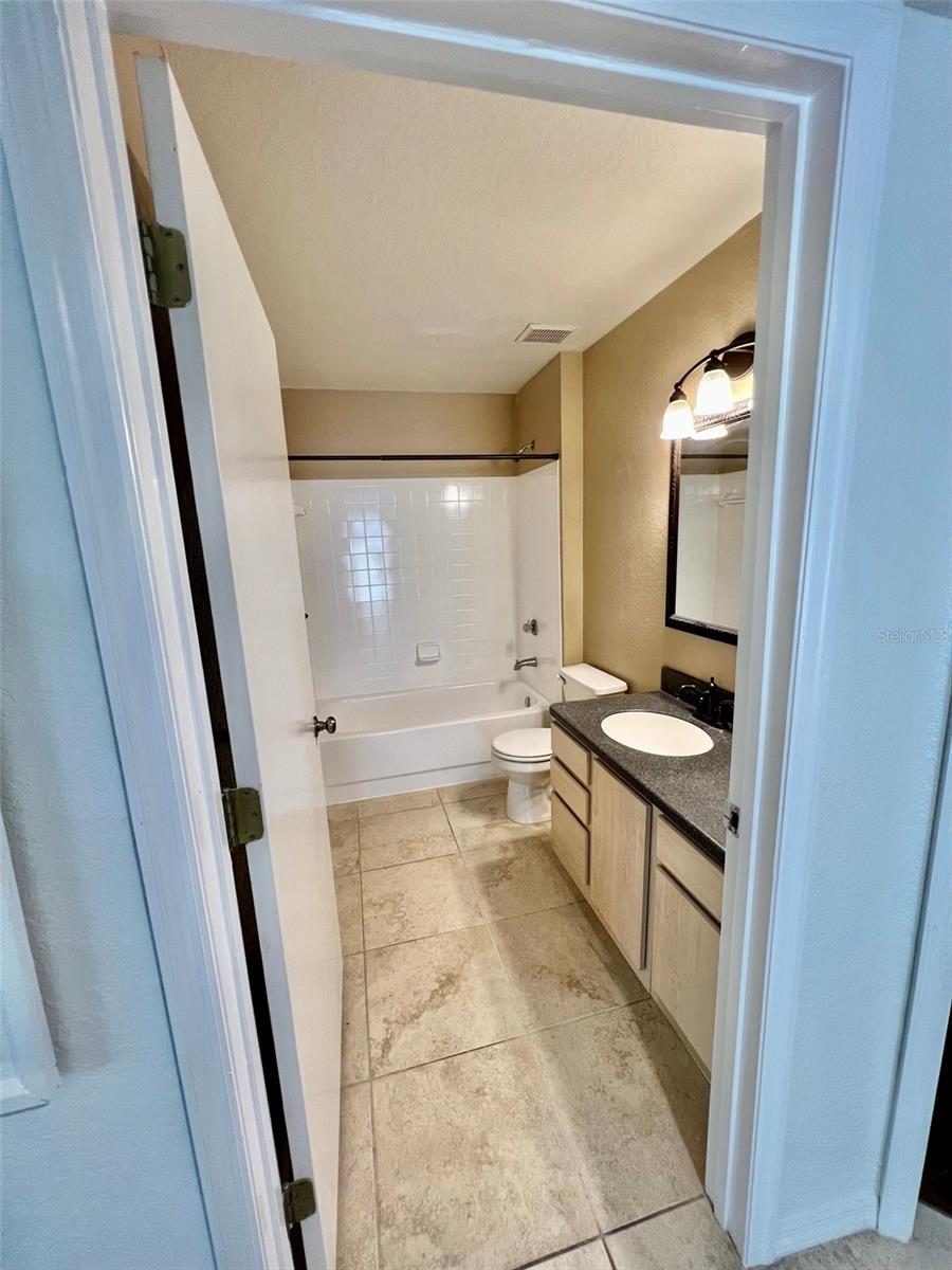 8513 ISLAND BREEZE LN #105, TEMPLE TERRACE, FL, 33637