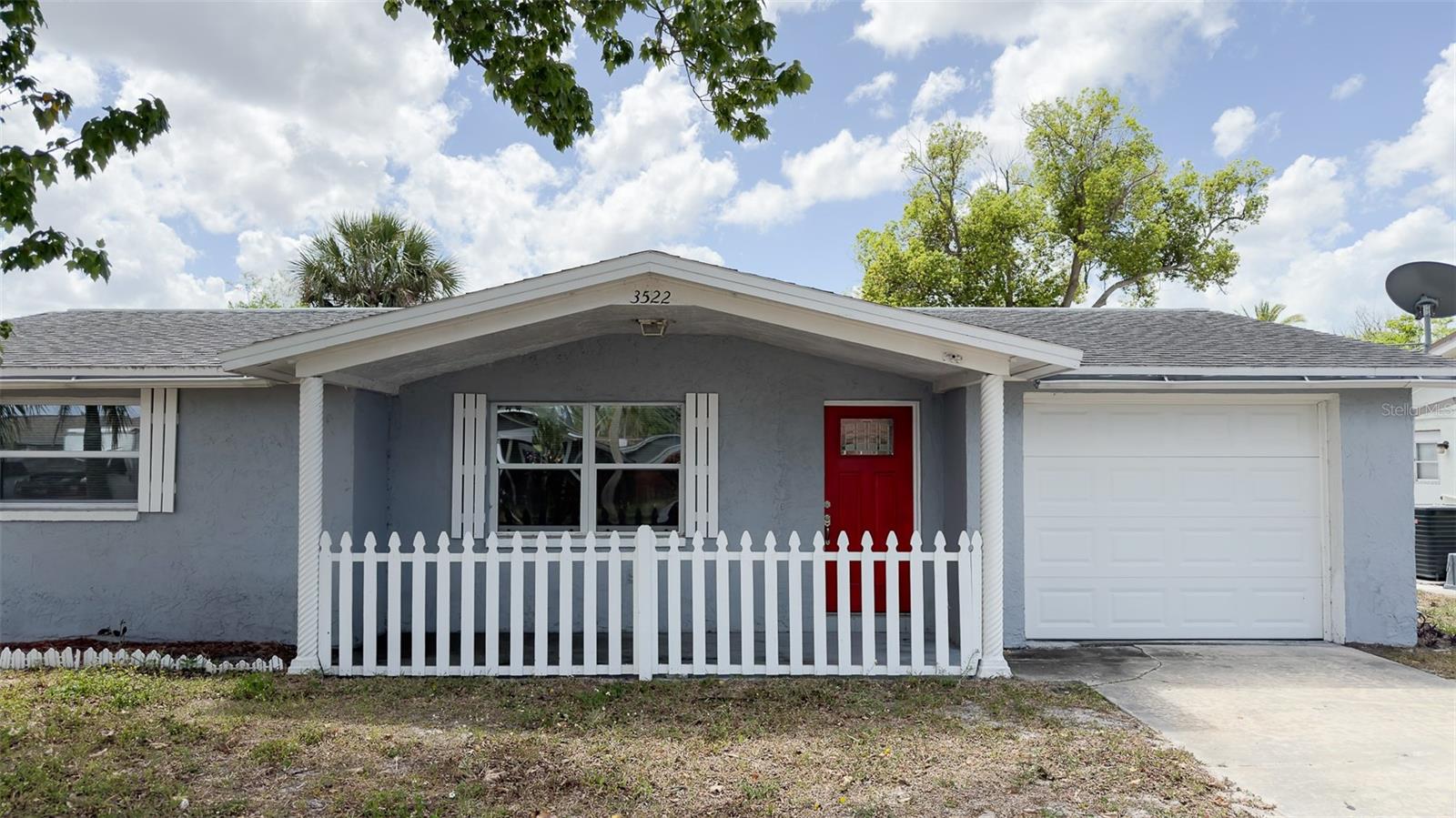 Cozy front entry that sets the tone for this move-in ready home in desirable Holiday, Florida