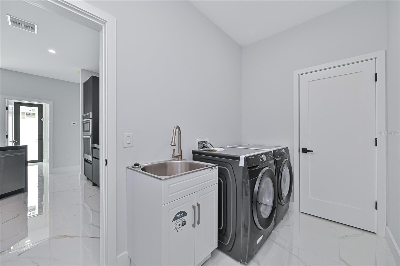 1413 NE 7TH AVE, CAPE CORAL, FL, 33909