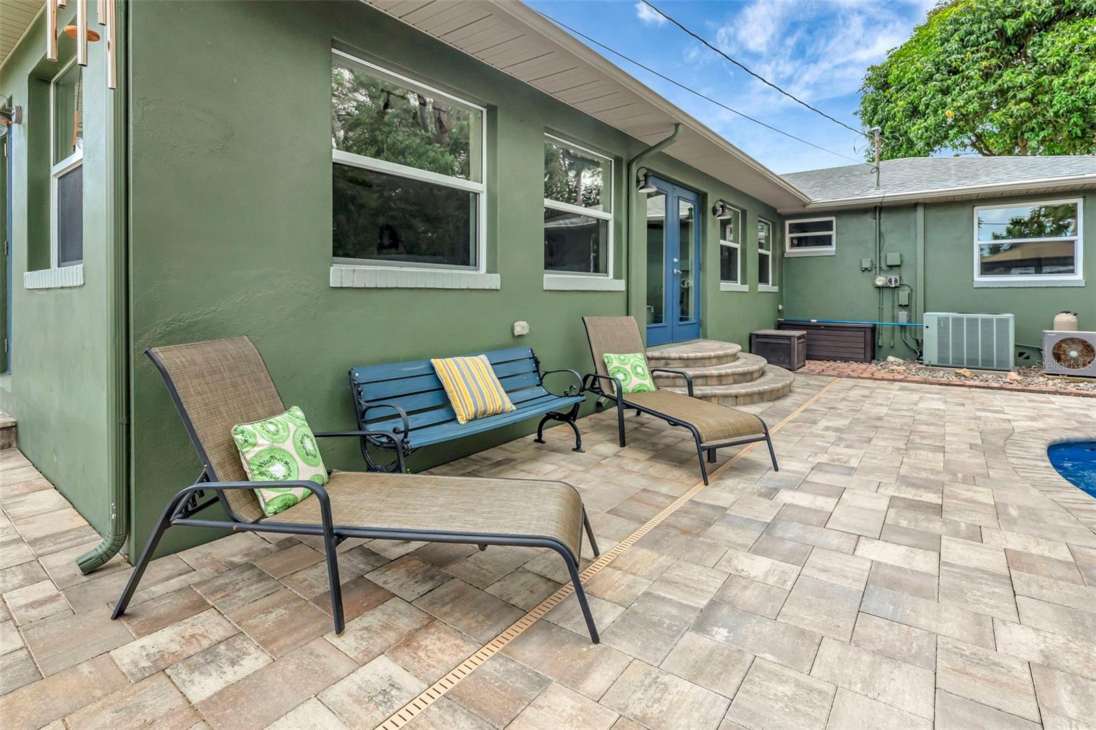Back patio with pavers