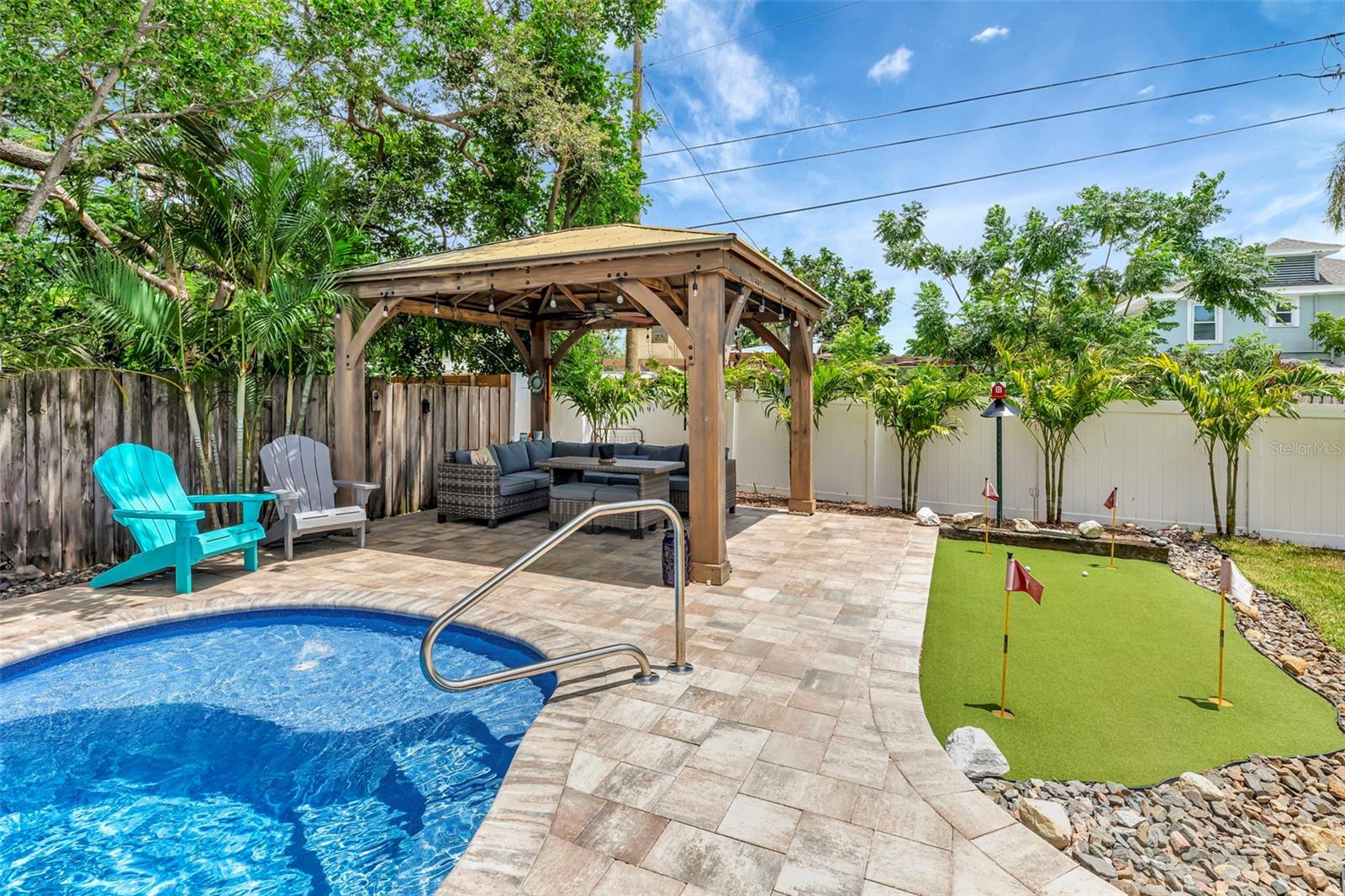 Gazebo & putting green