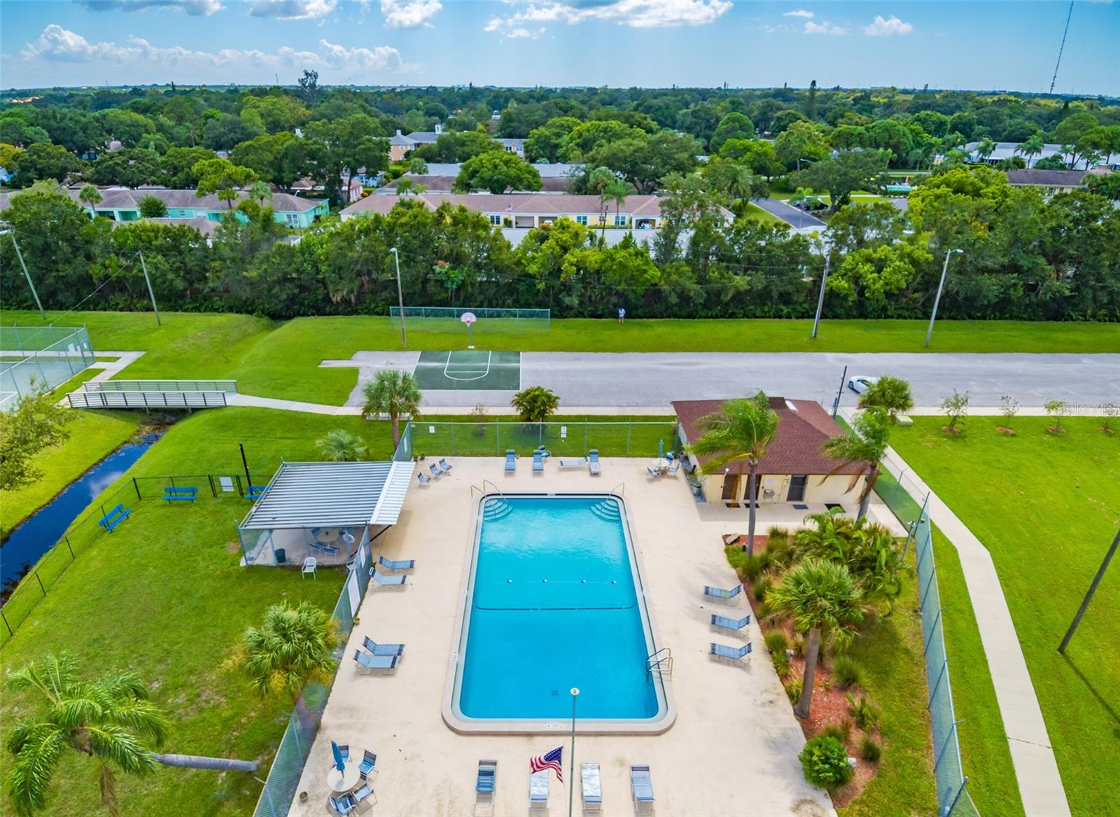 9992 86TH ST, SEMINOLE, FL, 33777