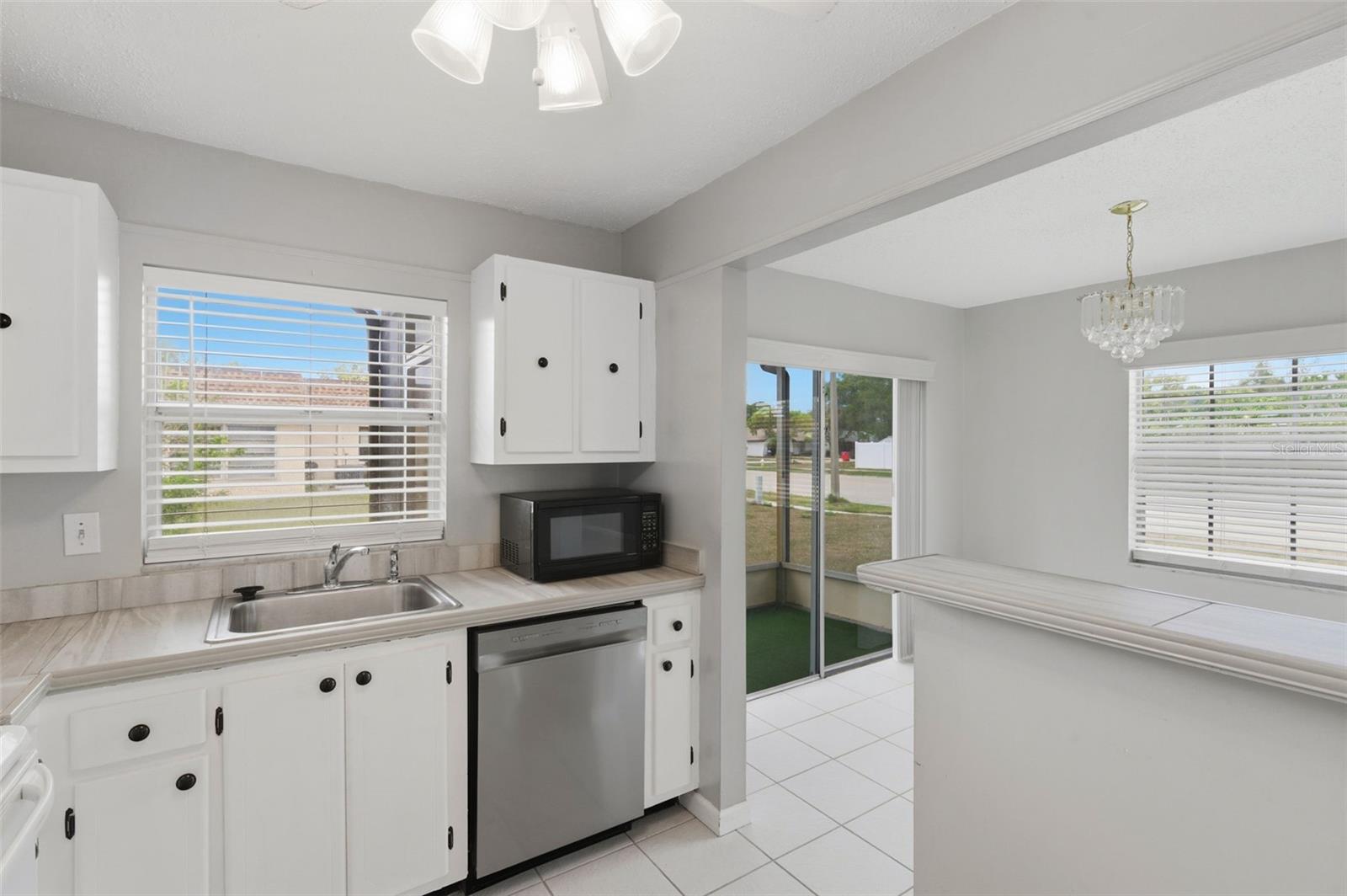 9992 86TH ST, SEMINOLE, FL, 33777