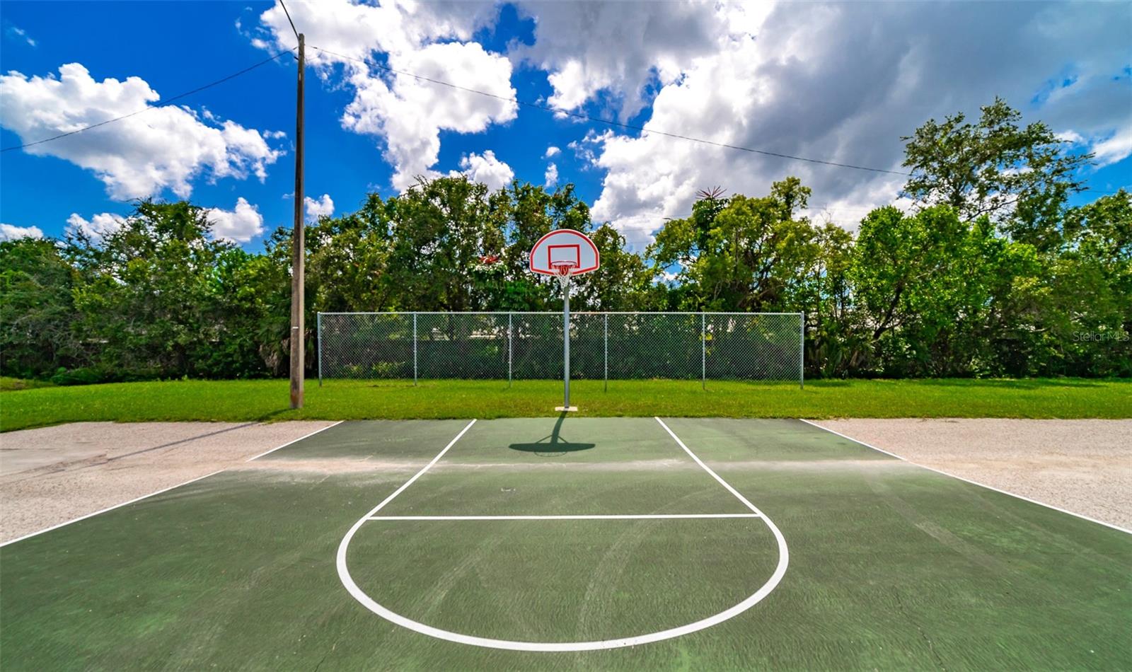 9992 86TH ST, SEMINOLE, FL, 33777