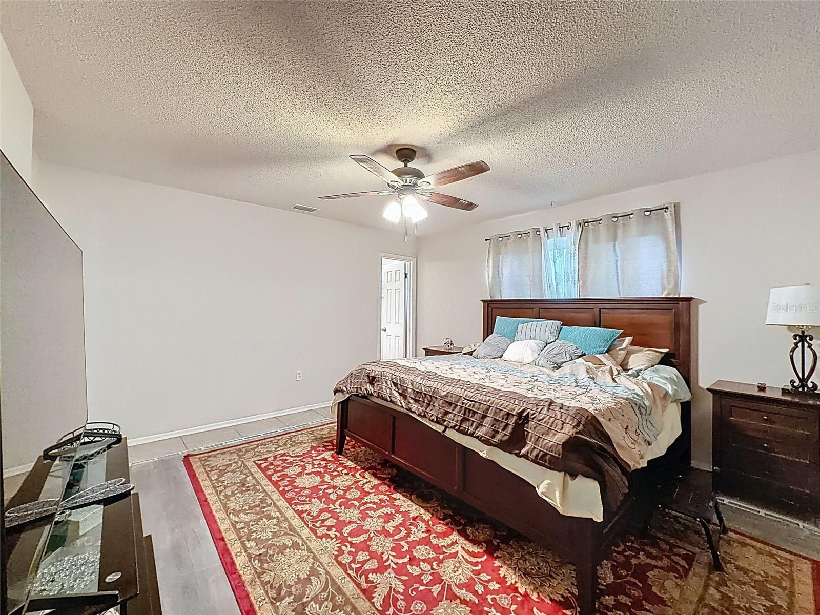 Master bedroom suite with en-suite bathroom AND large walk-in closet.
