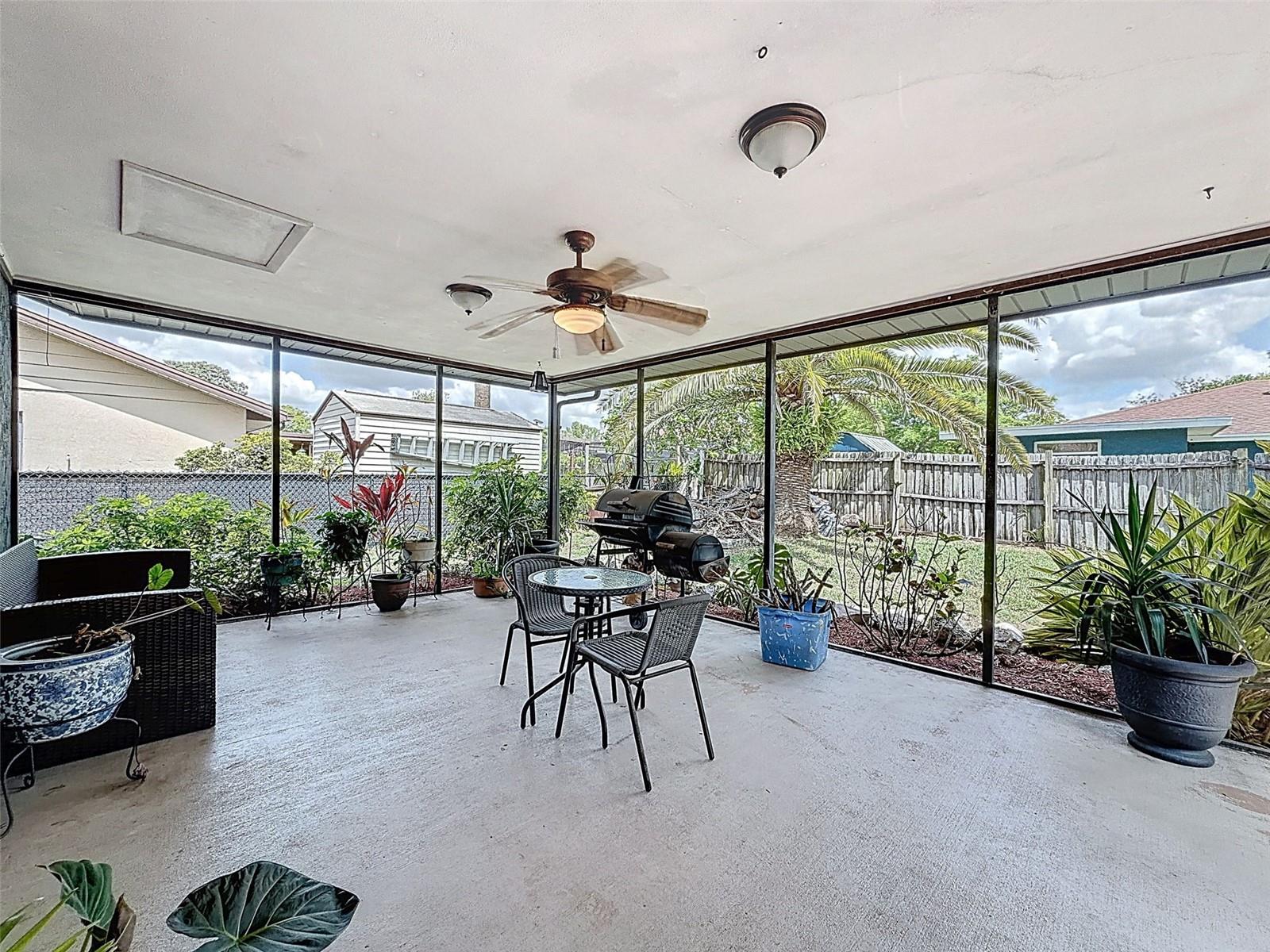 Large backyard patio with fan and fully screened. 19’9” x 14”!