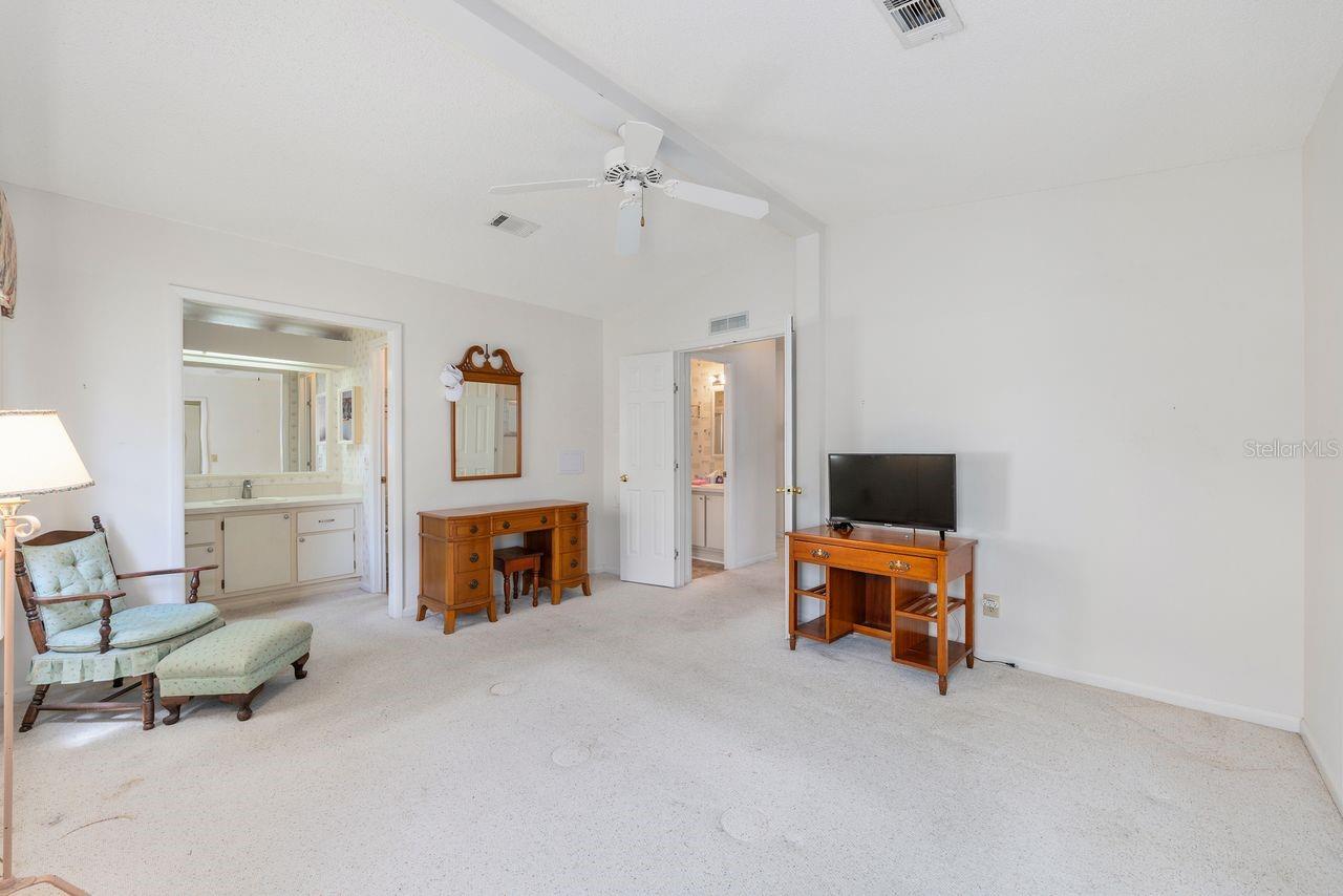 1116 W BOONE CT, LADY LAKE, FL, 32159