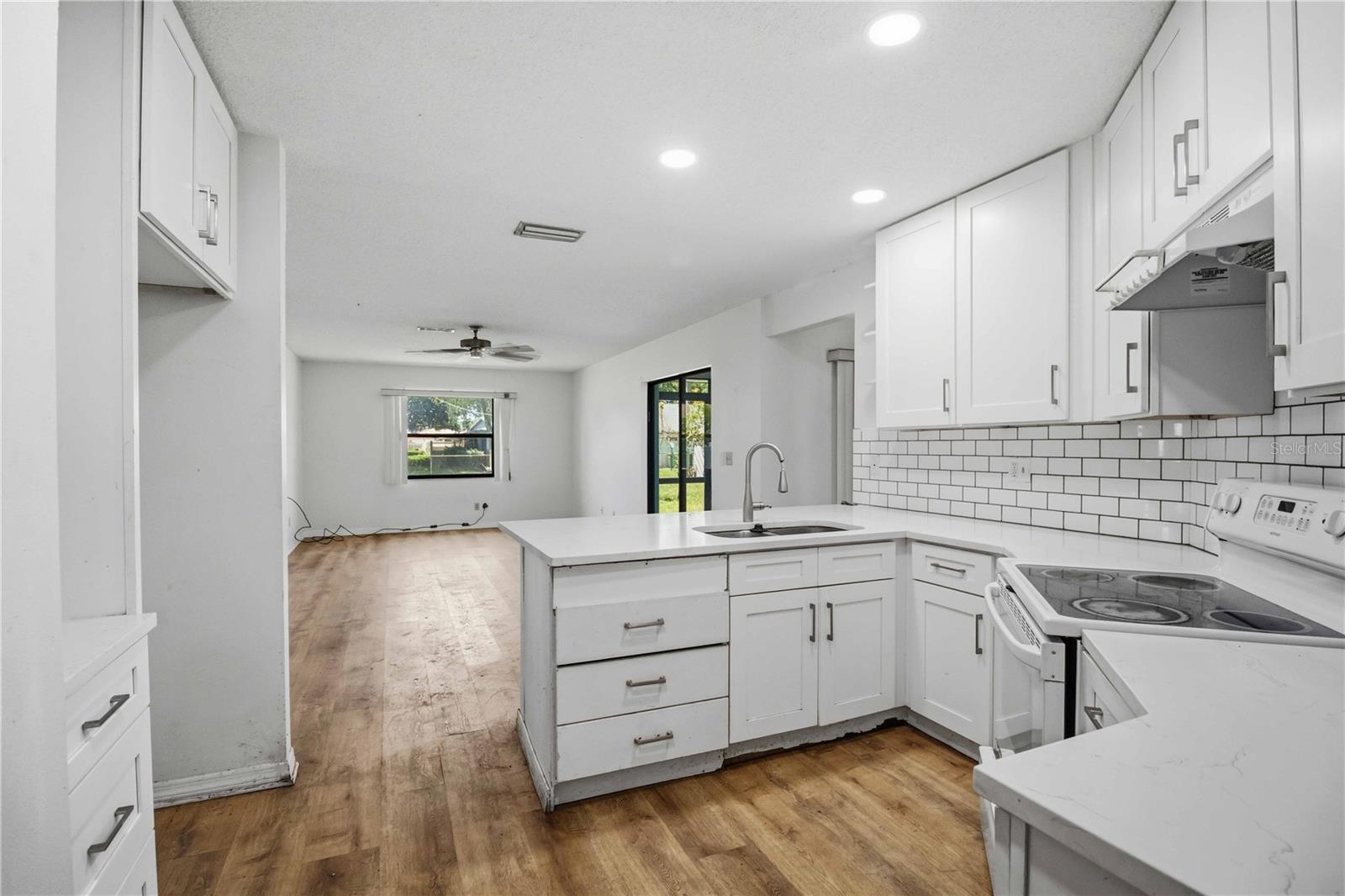 2715 27TH AVENUE DR W, BRADENTON, FL, 34205