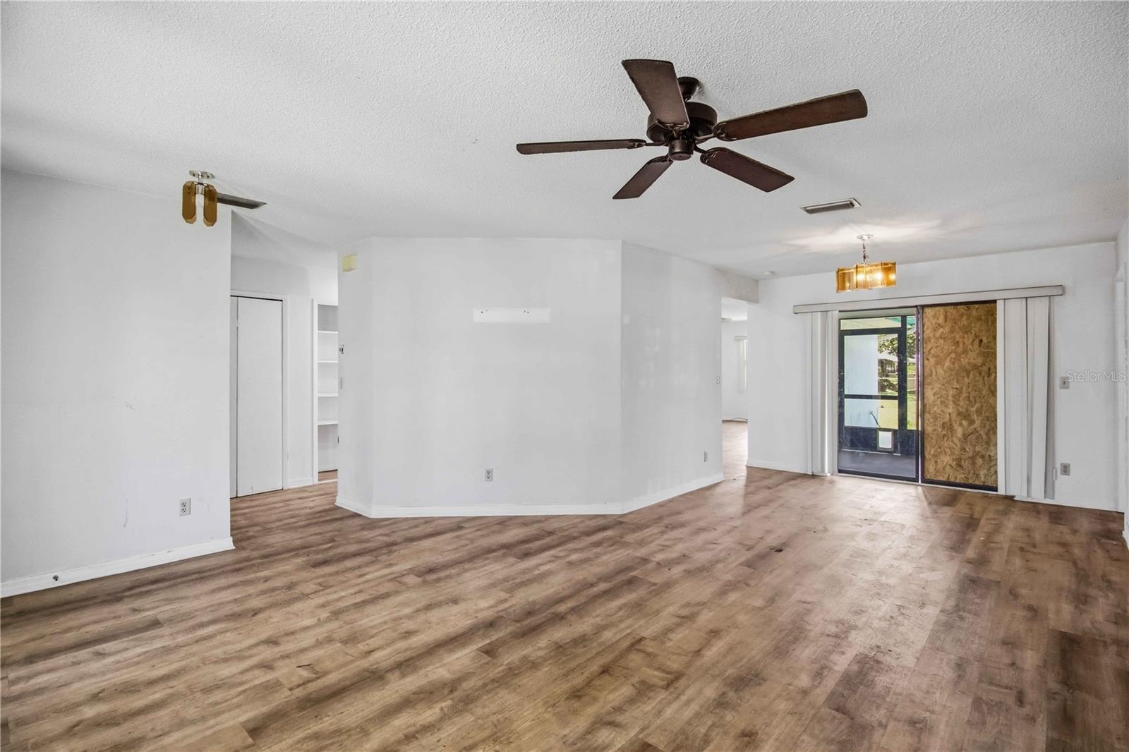 2715 27TH AVENUE DR W, BRADENTON, FL, 34205