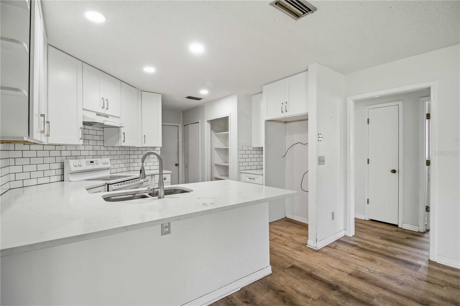 2715 27TH AVENUE DR W, BRADENTON, FL, 34205