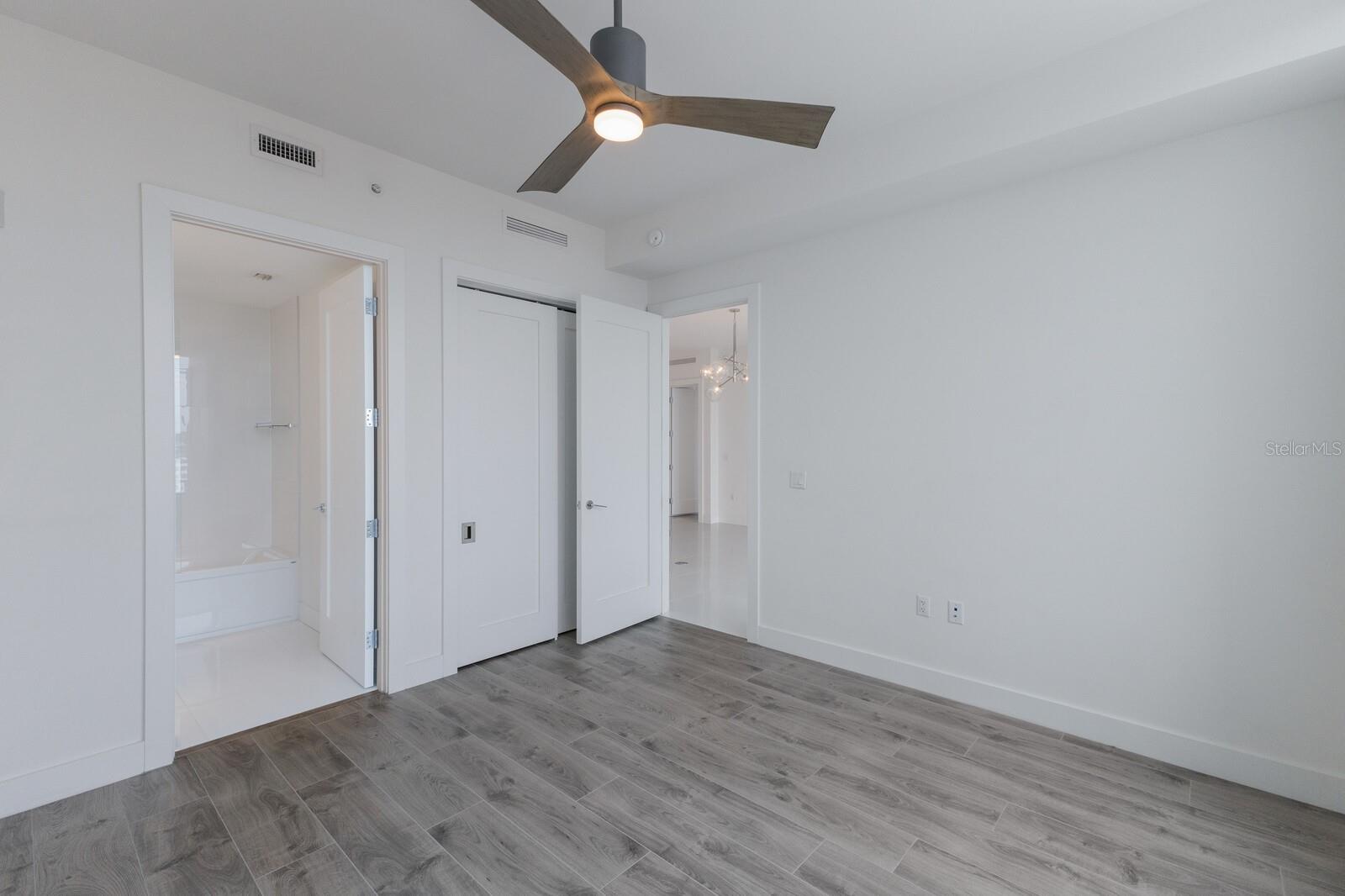 111 S PINEAPPLE AVE #1021, SARASOTA, FL, 34236