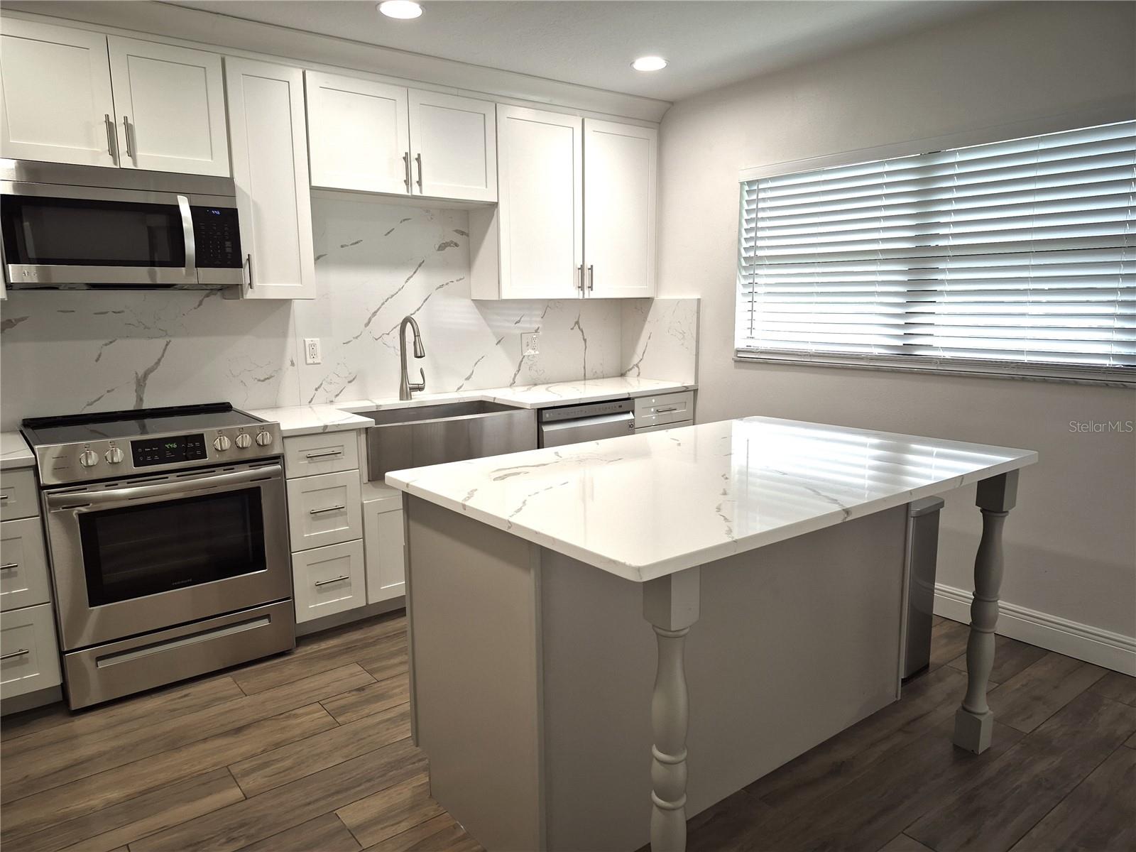 160 JOANNE PL, OLDSMAR, FL, 34677