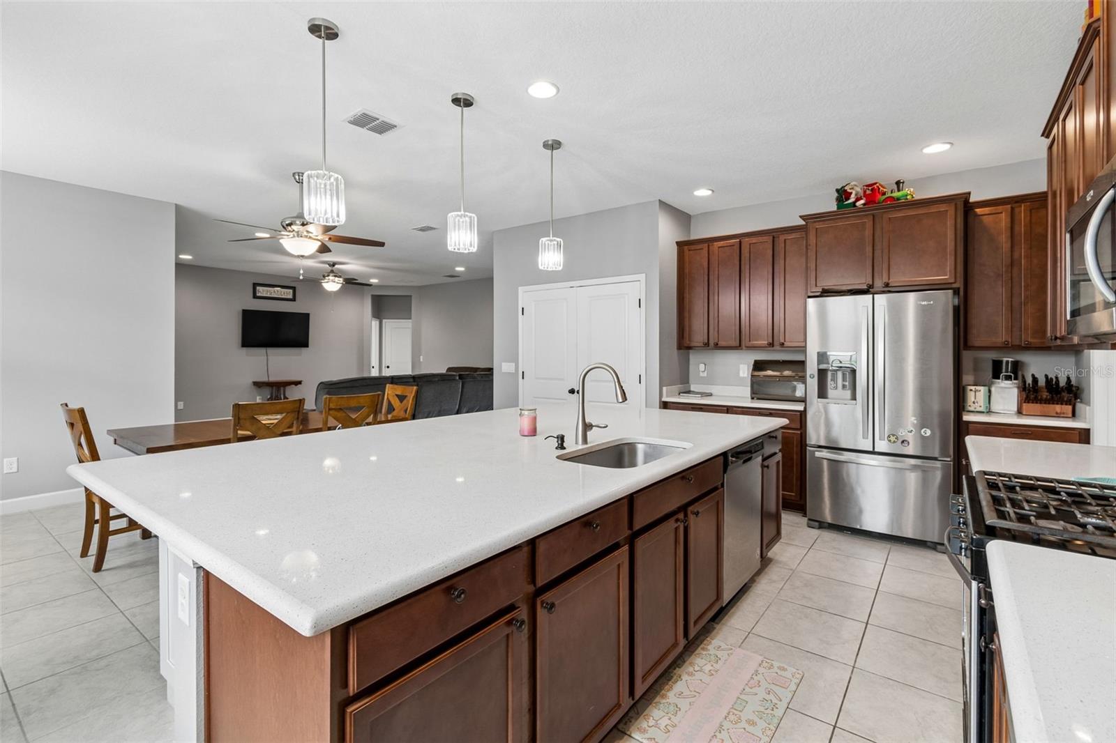 1084 CAVENDER CREEK RD, MINNEOLA, FL, 34715