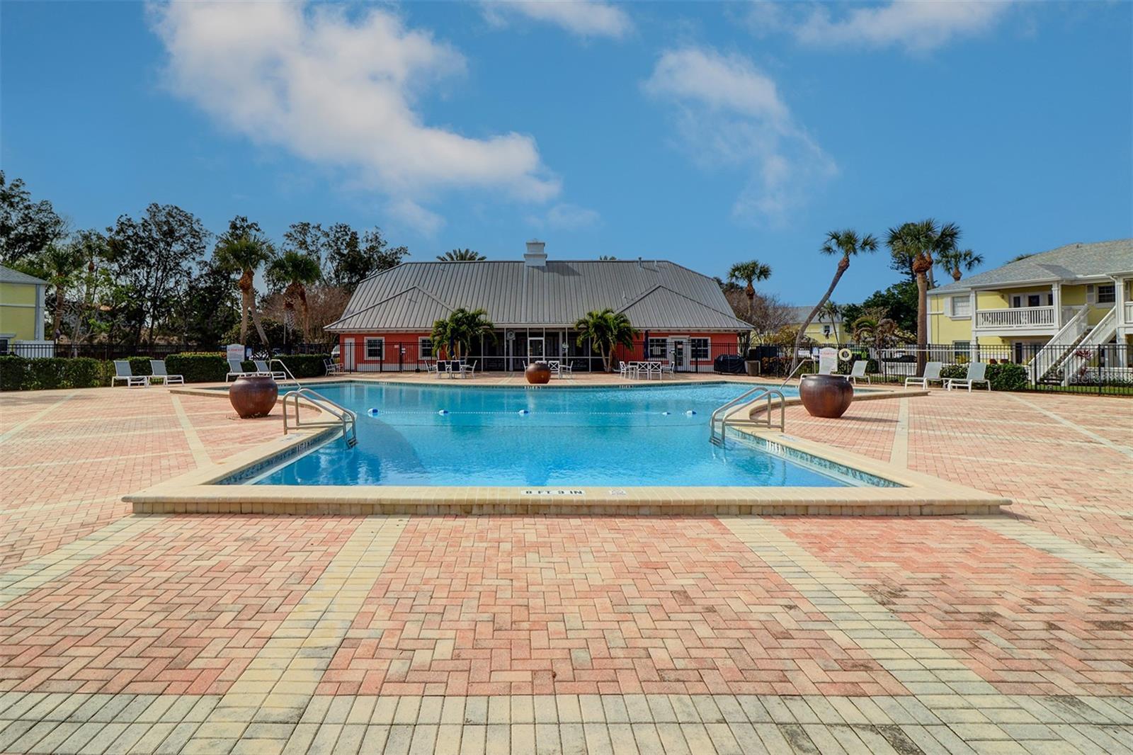 136 POMPANO DR SE #D, ST PETERSBURG, FL, 33705