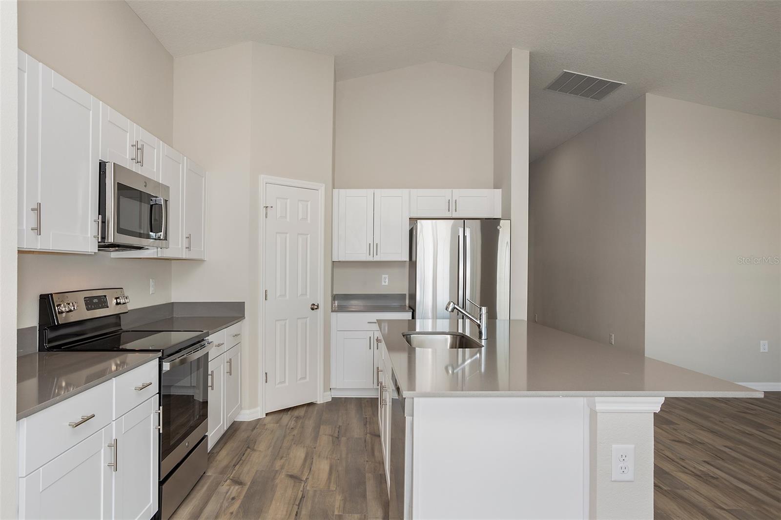 1075 FORESHORE LN, HAINES CITY, FL, 33844