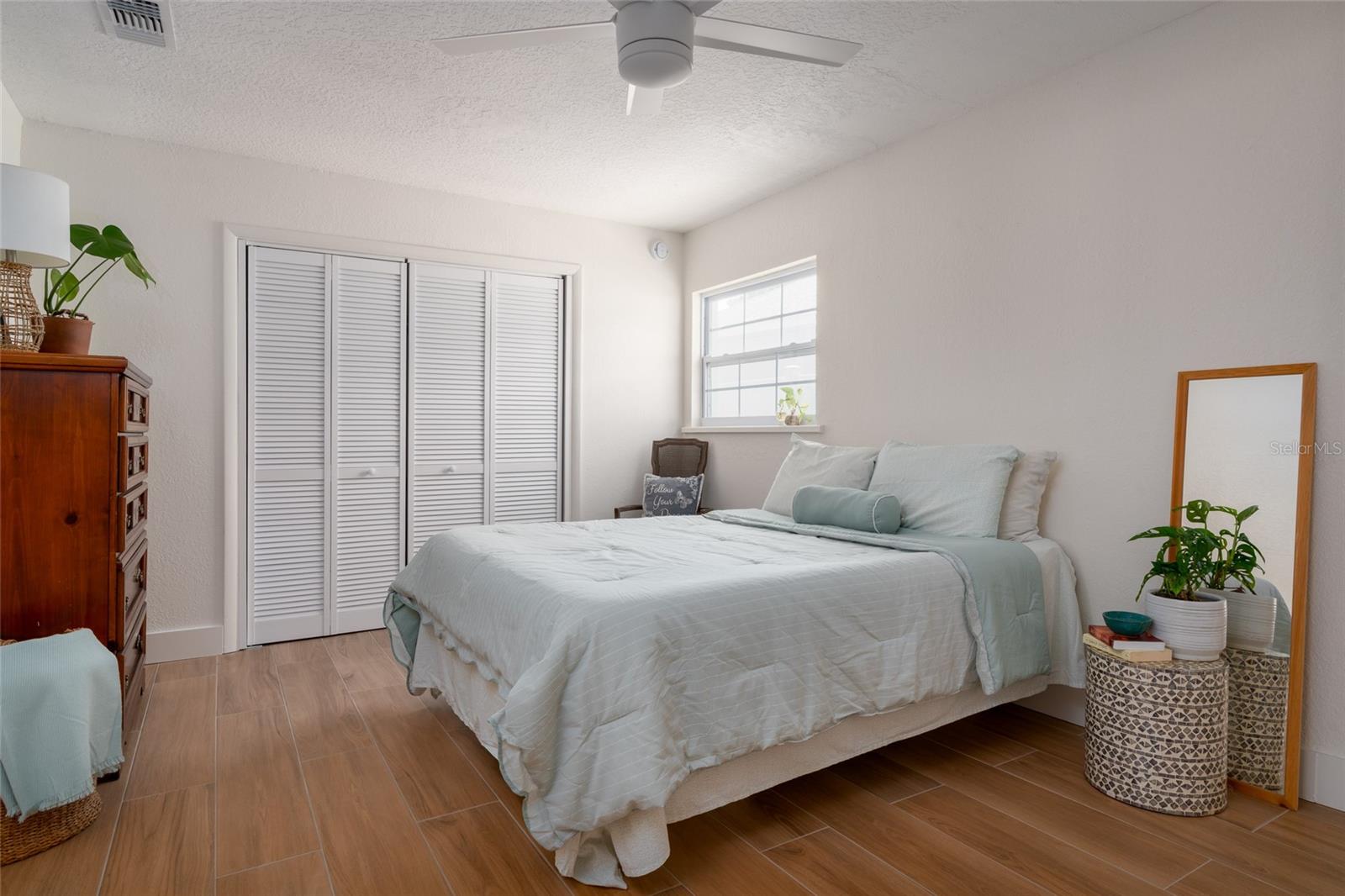 Secondary suite w/ separate entrance, & private bath