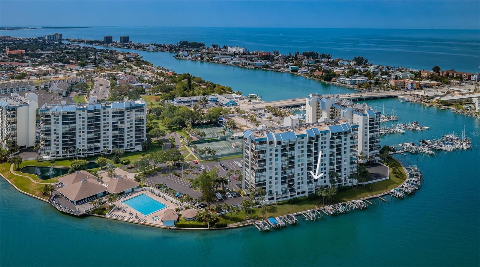 Located on a waterfront Peninsula Finger!