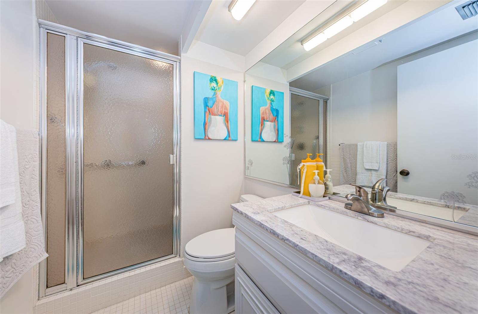 Second bathroom adjacent to the secondary bedroom