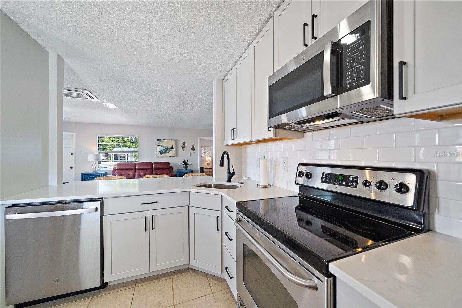 920 MYRTLE AVE, VENICE, FL, 34285
