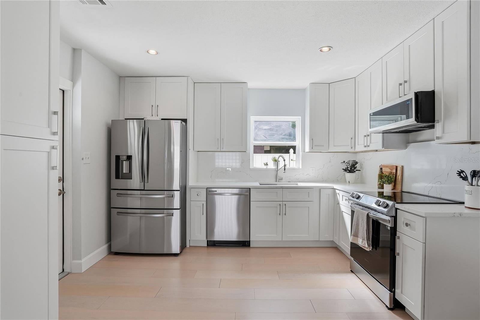4043 SHORE ACRES BLVD NE, ST PETERSBURG, FL, 33703